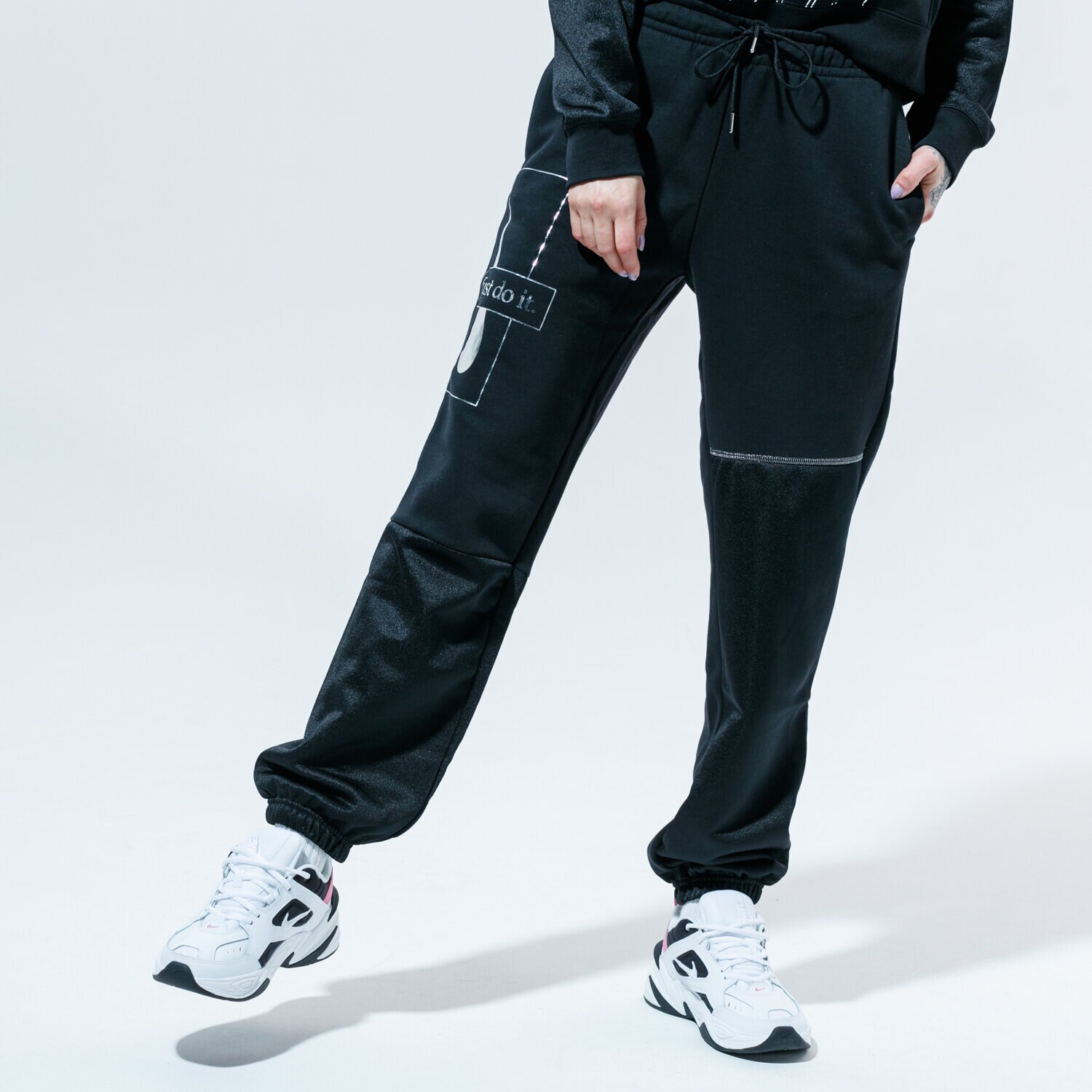 Spodnie sportowe damskie NIKE SPODNIE W NSW ICN CLSH PANT FLC BB DC0654-010 CZARNY