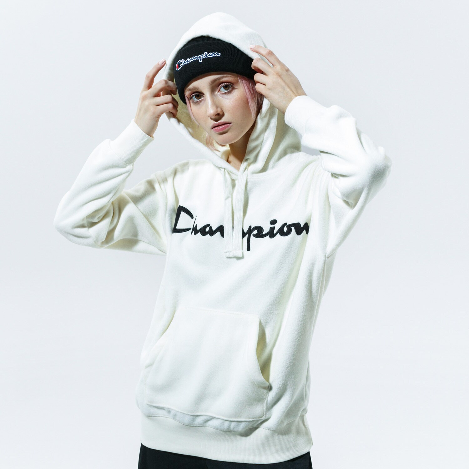 Bluza damska CHAMPION BLUZA Z KAPTUREM HOODED SWEATSHIRT POLAR REGULAR 113457WW005 BEŻOWY