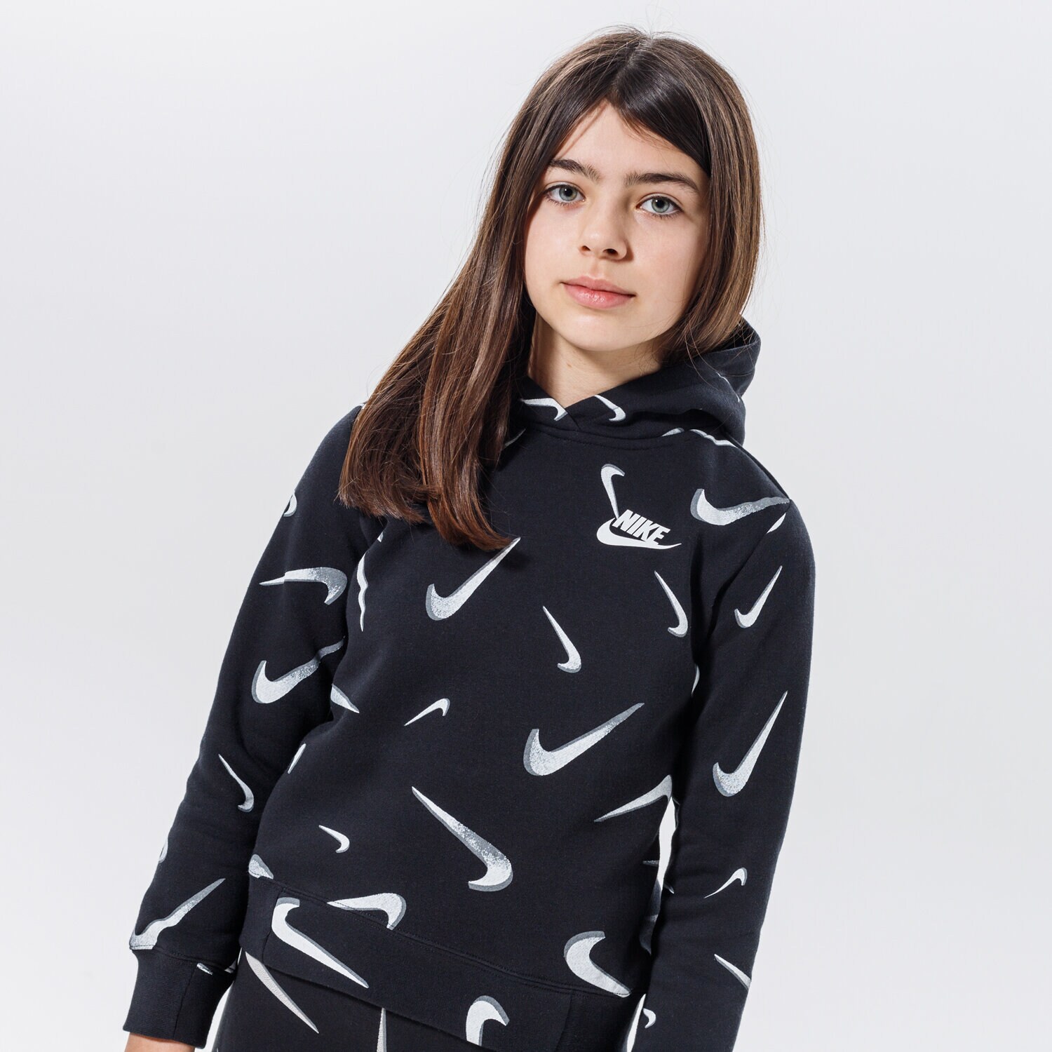 Sportowa bluza dziecięca NIKE BLUZA Z KAPTUREM SPORTSWEAR GIRL DC3429-010 CZARNY