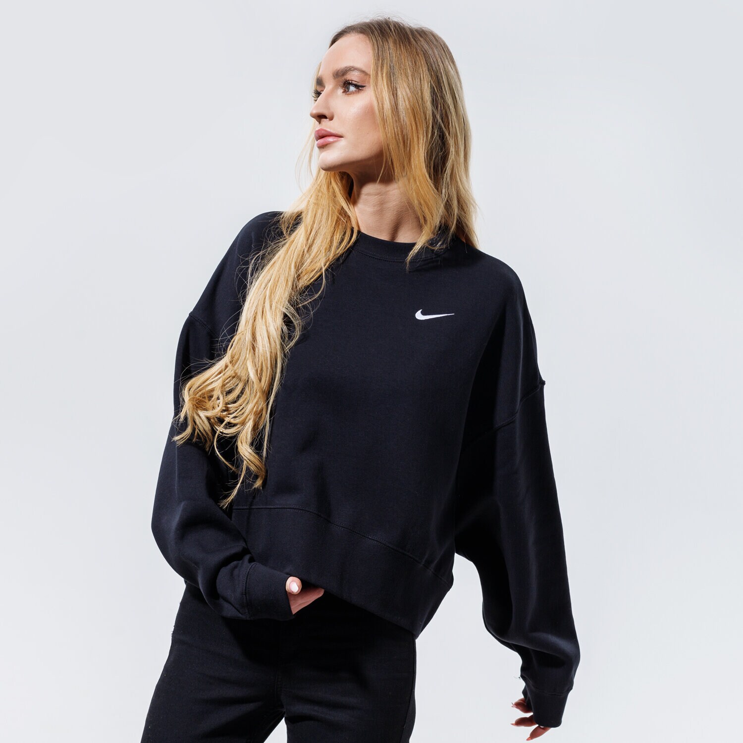 Bluza damska NIKE BLUZA SPORTSWEAR ESSENTIALS CK0168-010 CZARNY