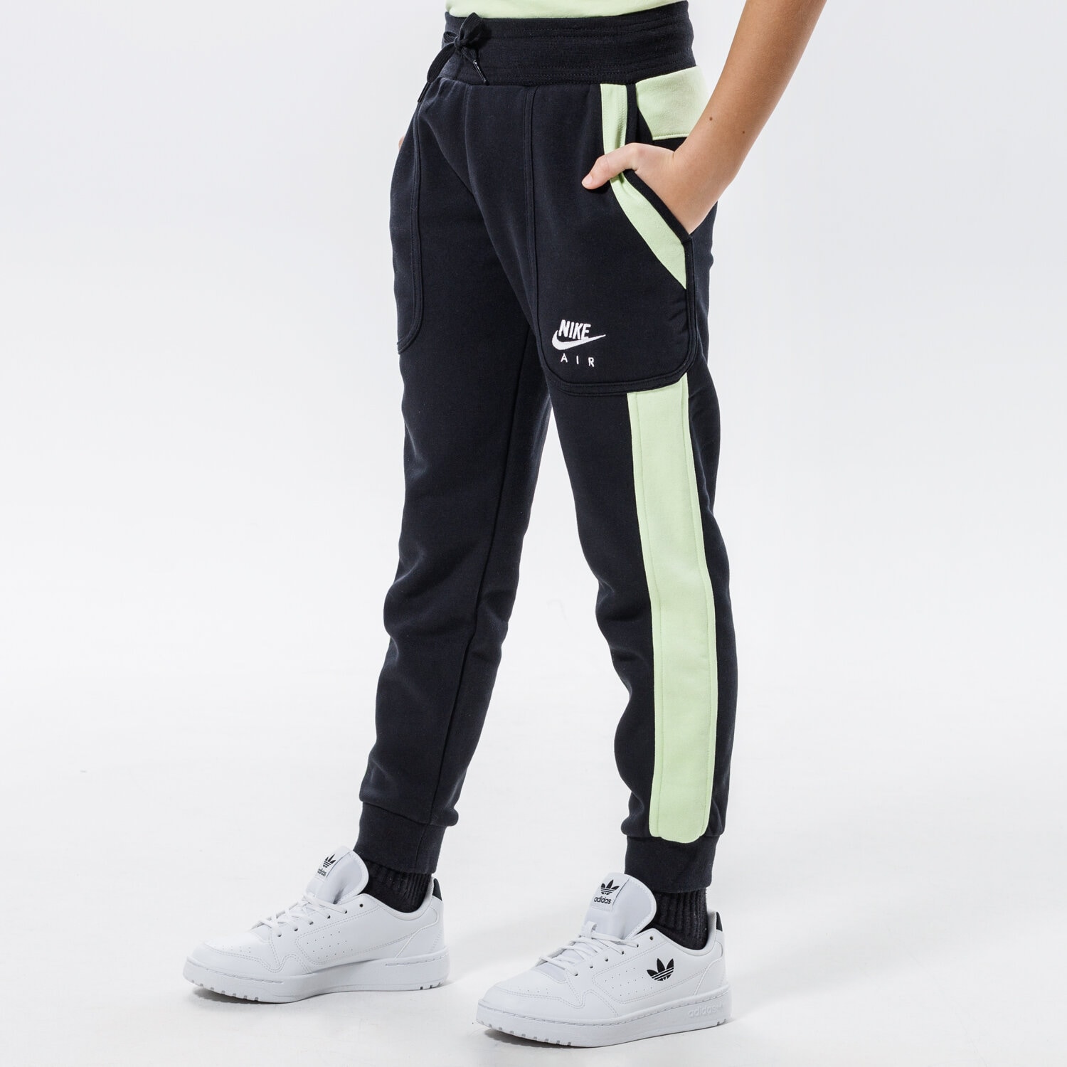 Sportowe spodnie dziecięce NIKE SPODNIE AIR BOY DA0710-010 CZARNY