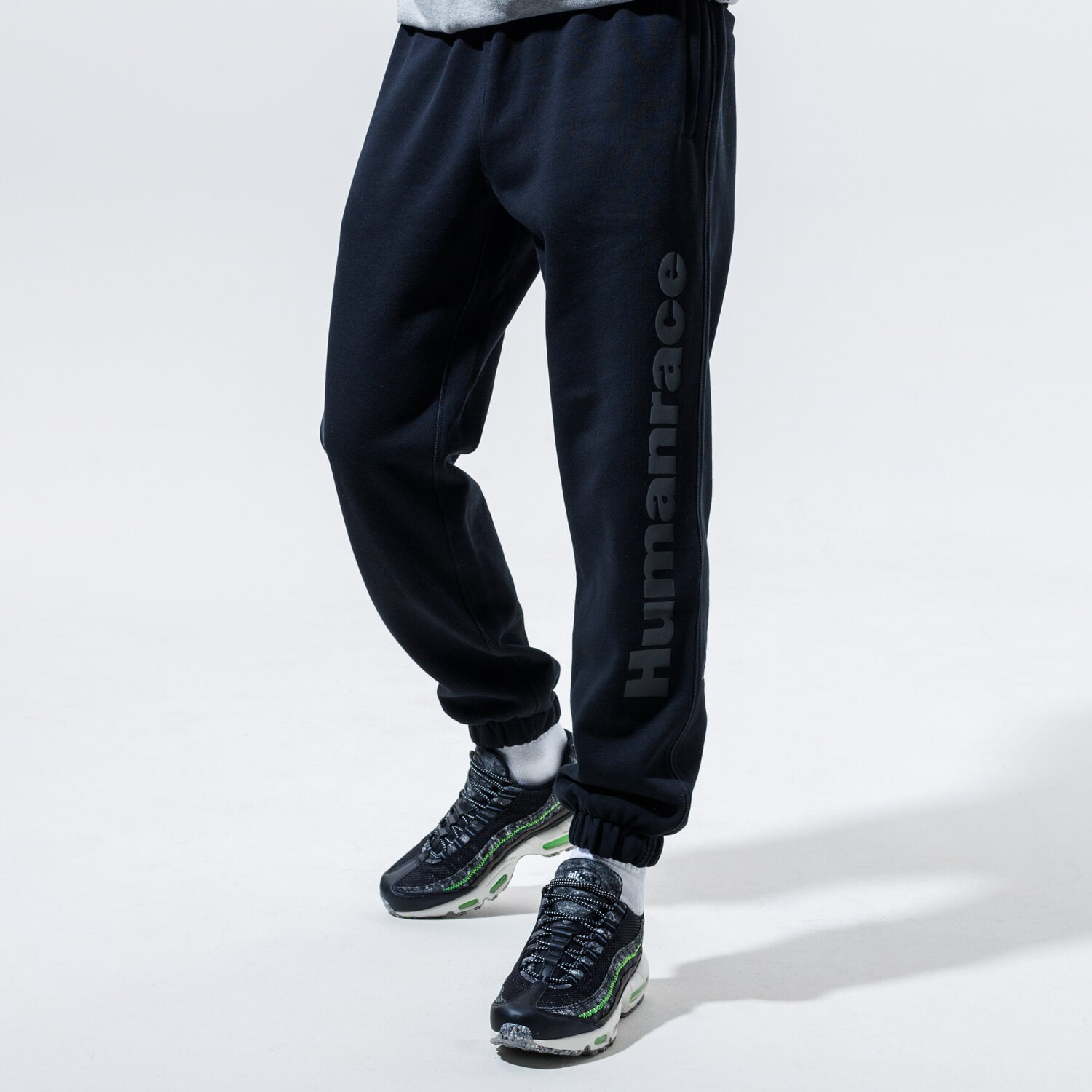 Spodnie sportowe męskie ADIDAS SPODNIE PHARRELL BF SWEATPANT GL2120 CZARNY