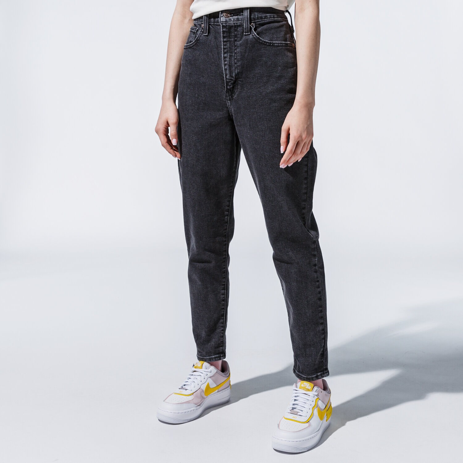 Spodnie sportowe damskie LEVI'S SPODNIE HIGH WAISTED TAPER 26986-0000 CZARNY