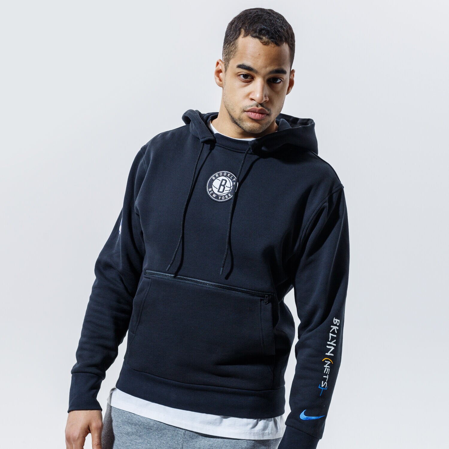 Bluza męska NIKE BLUZA Z KAPTUREM BROOKLYN NETS ESSENTIAL CITY EDITION N CN1804-010 CZARNY