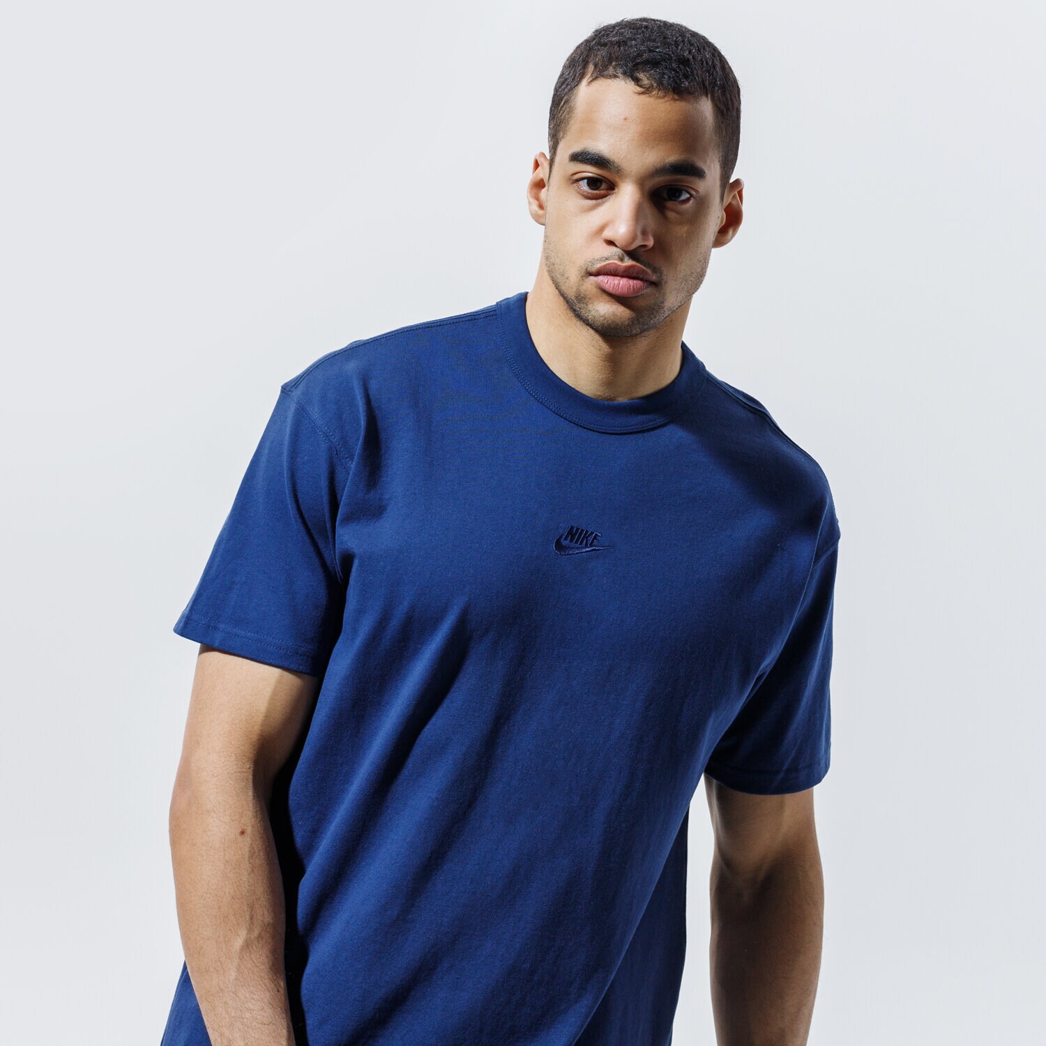 Koszulka, t-shirt sportowy męski NIKE T-SHIRT SPORTSWEAR DB3193-410 GRANATOWY