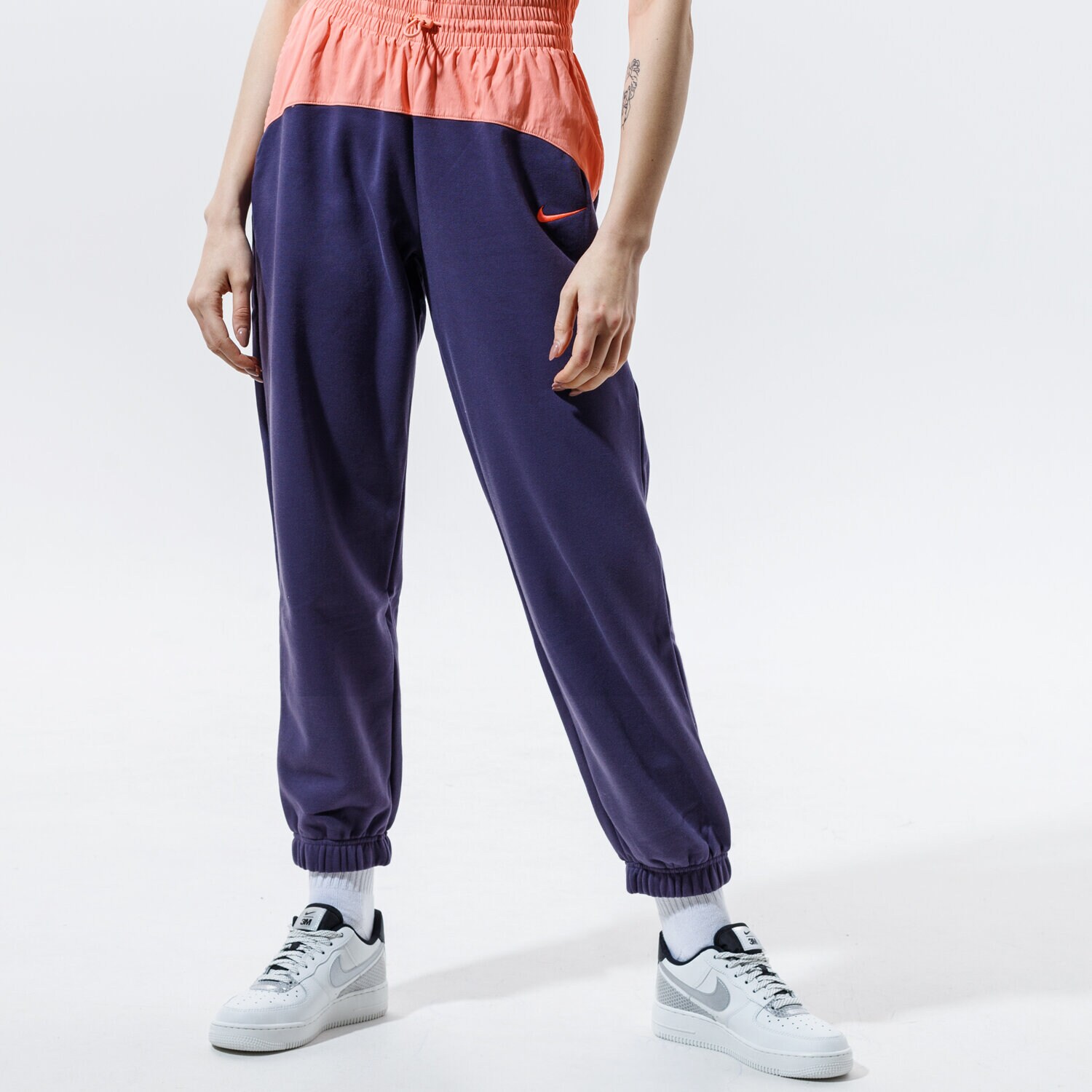 Spodnie sportowe damskie NIKE SPODNIE SPORTSWEAR ICON CLASH CZ8172-573 FIOLETOWY