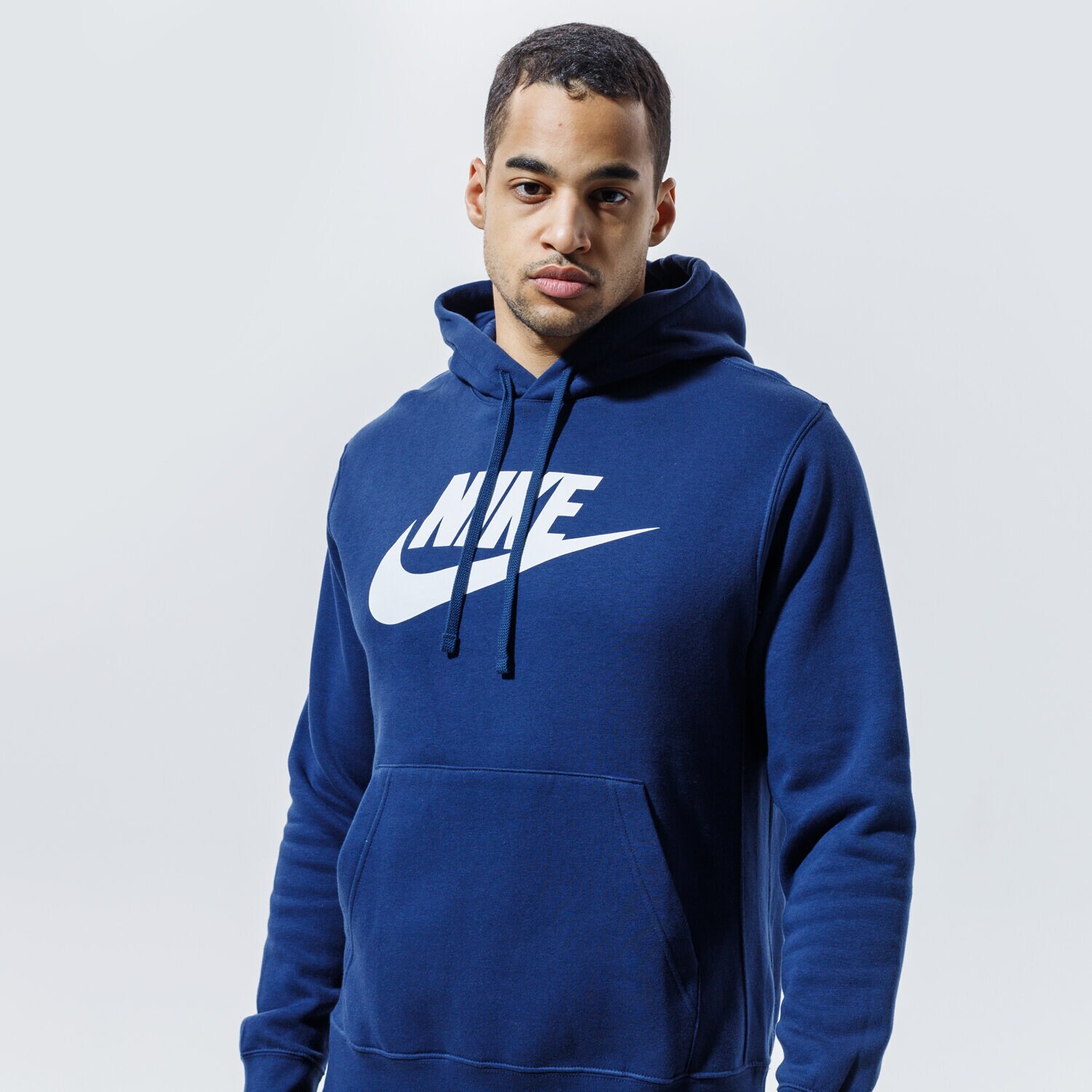 Bluza męska NIKE BLUZA Z KAPTUREM SPORTSWEAR CLUB FLEECE BV2973-410 GRANATOWY
