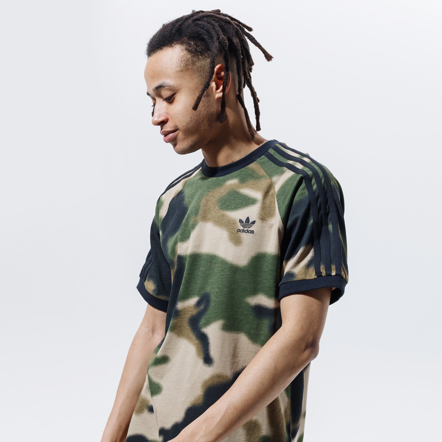 Koszulka, t-shirt sportowy męski ADIDAS T-SHIRT CAMO AOP CALI T GN1882 KHAKI