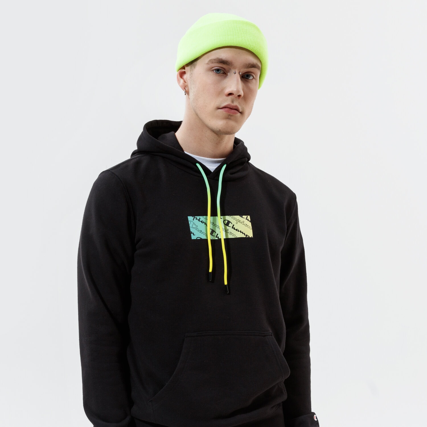 Bluza męska CHAMPION BLUZA Z KAPTUREM HOODED SWEATSHIRT 215785KK001 CZARNY