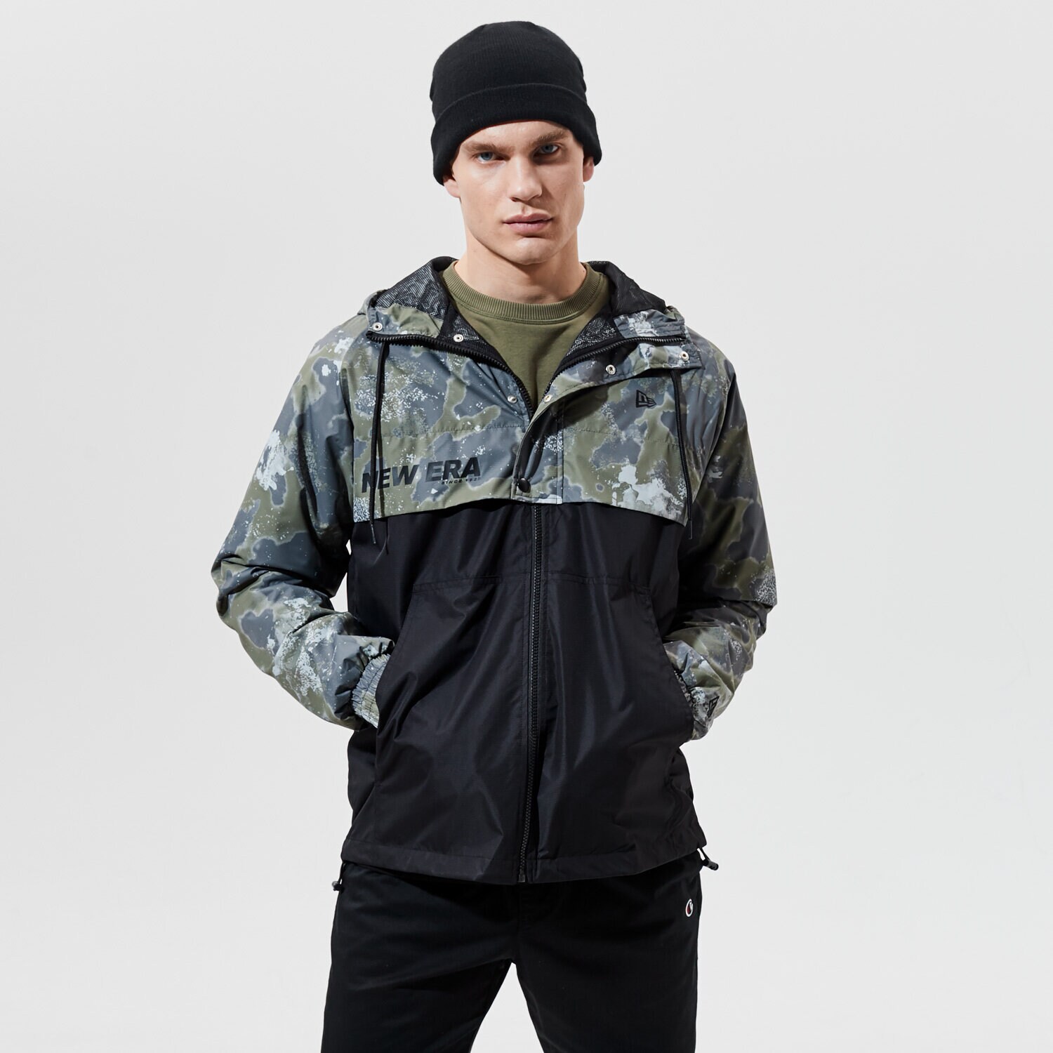 Kurtka wiosenna / jesienna męska NEW ERA KURTKA OUTDOOR UTILITY WINDBREAKER NEW ERA XPTBLK 12590878 MULTICOLOR