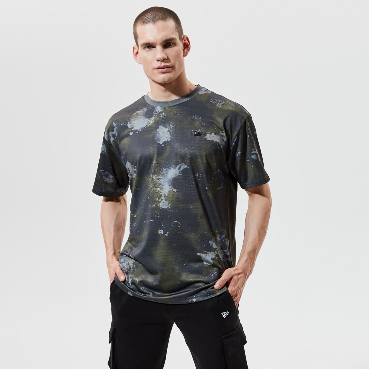 Koszulka, t-shirt sportowy męski NEW ERA T-SHIRT OUTDOOR UTILITY OVERSIZEDTEE NEW ERA NOV 12590873 MULTICOLOR