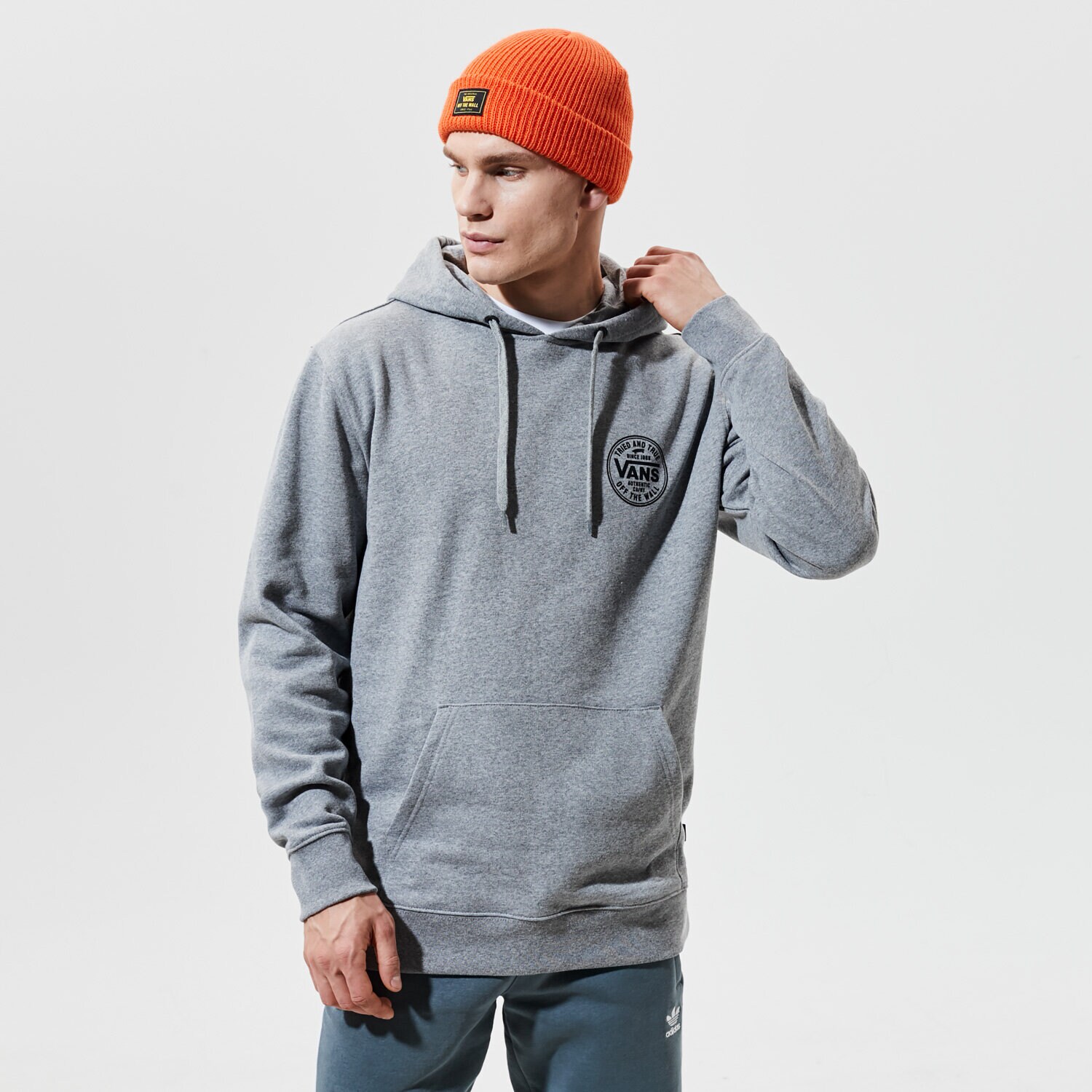 Bluza męska VANS BLUZA Z KAPTUREM MN TRIED AND TRUE PO CEMENT HEATHER VN0A54AZ02F1 SZARY