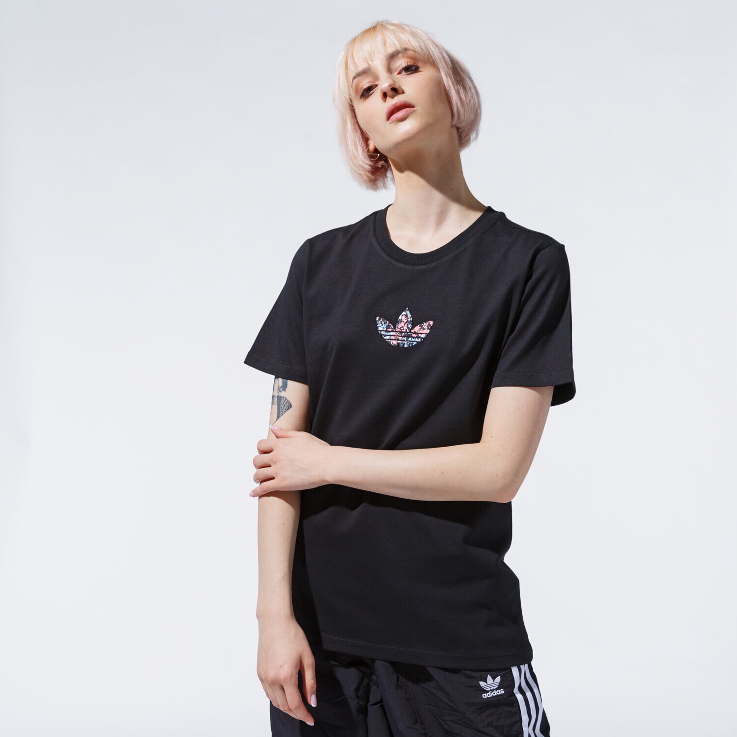 Koszulka, t-shirt damski ADIDAS T-SHIRT T-SHIRT GN3043 CZARNY
