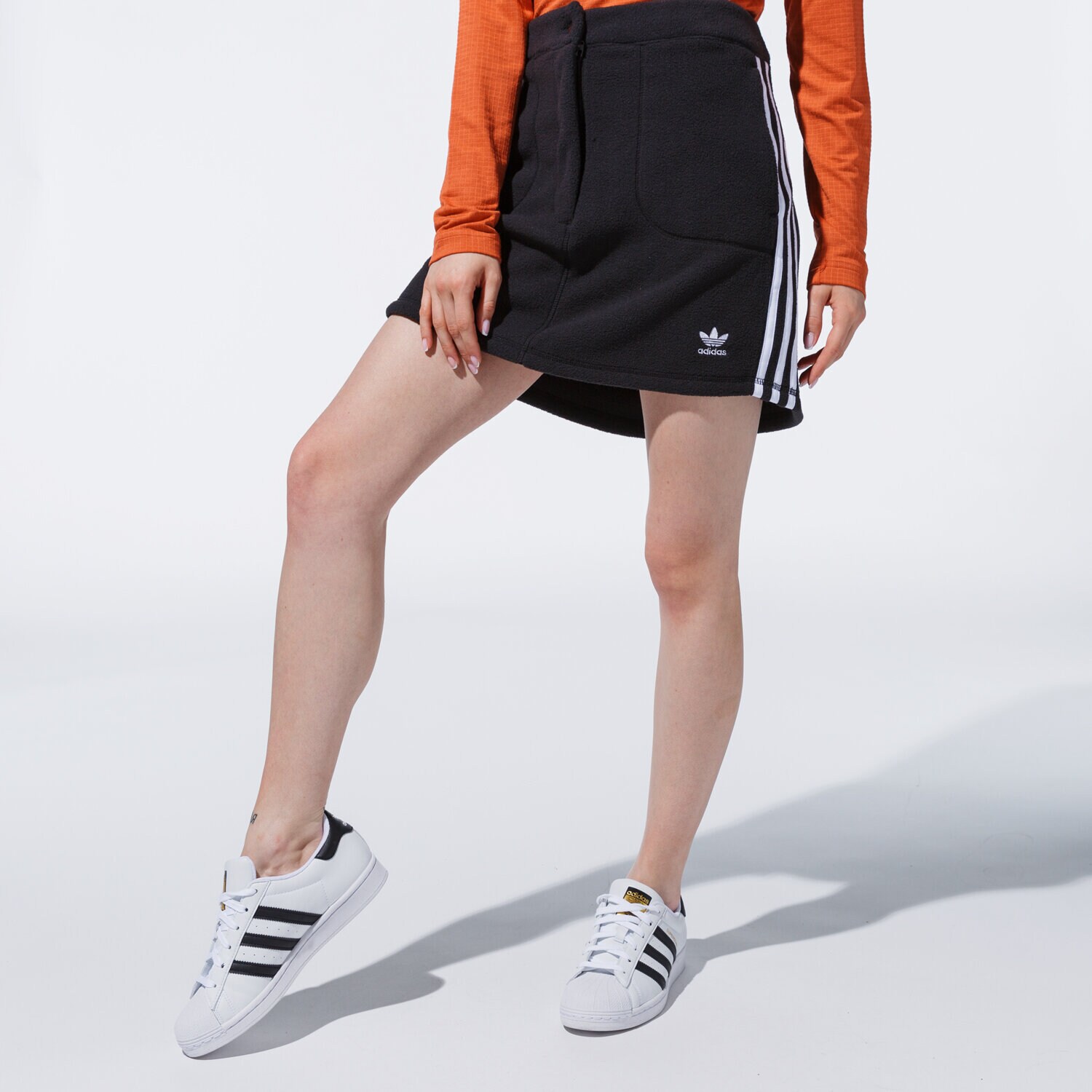 Modna sukienka sportowa ADIDAS SPÓDNICZKA FLEECE SKIRT GN2800 CZARNY
