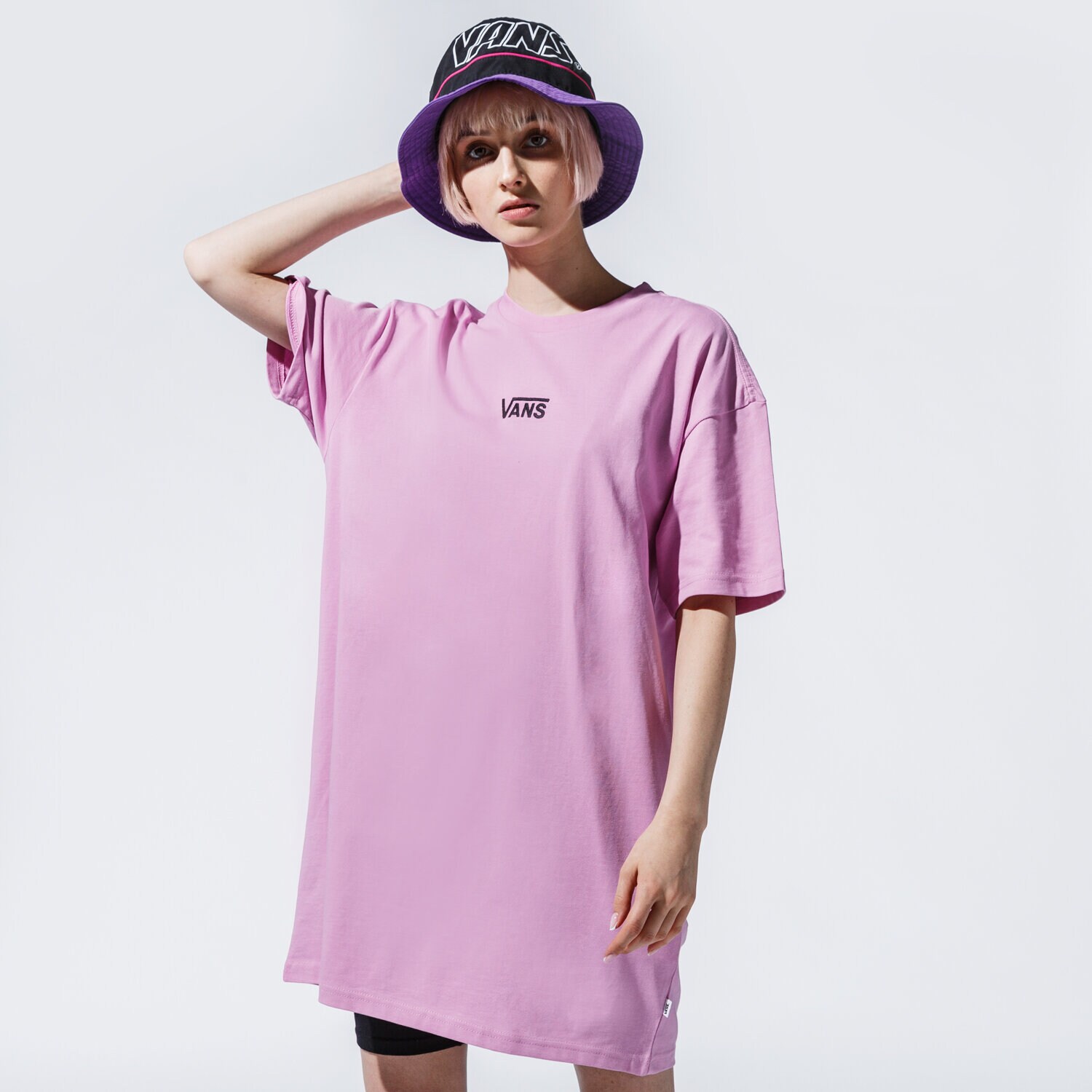 Modna sukienka sportowa VANS SUKIENKA WM CENTER VEE TEE DRESS ORCHID VN0A4RU20FS1 FIOLETOWY