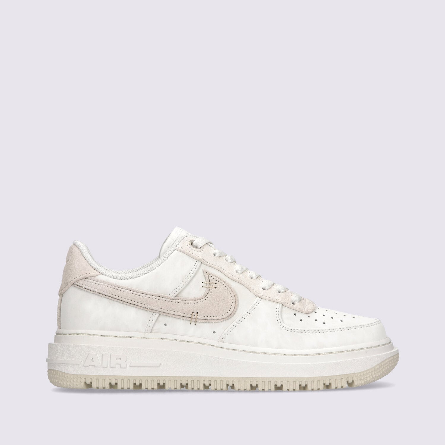 Buty sneakersy męskie NIKE AIR FORCE 1 LUXE DD9605-100 BIAŁY