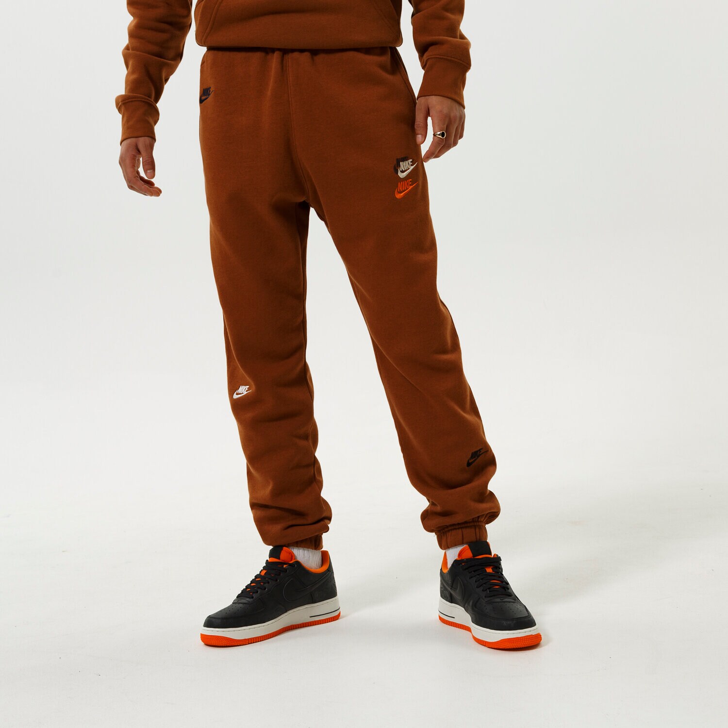 Spodnie sportowe męskie NIKE SPODNIE M NSW SPE+ BB JGGR M FTA DM8884-204 BRĄZOWY