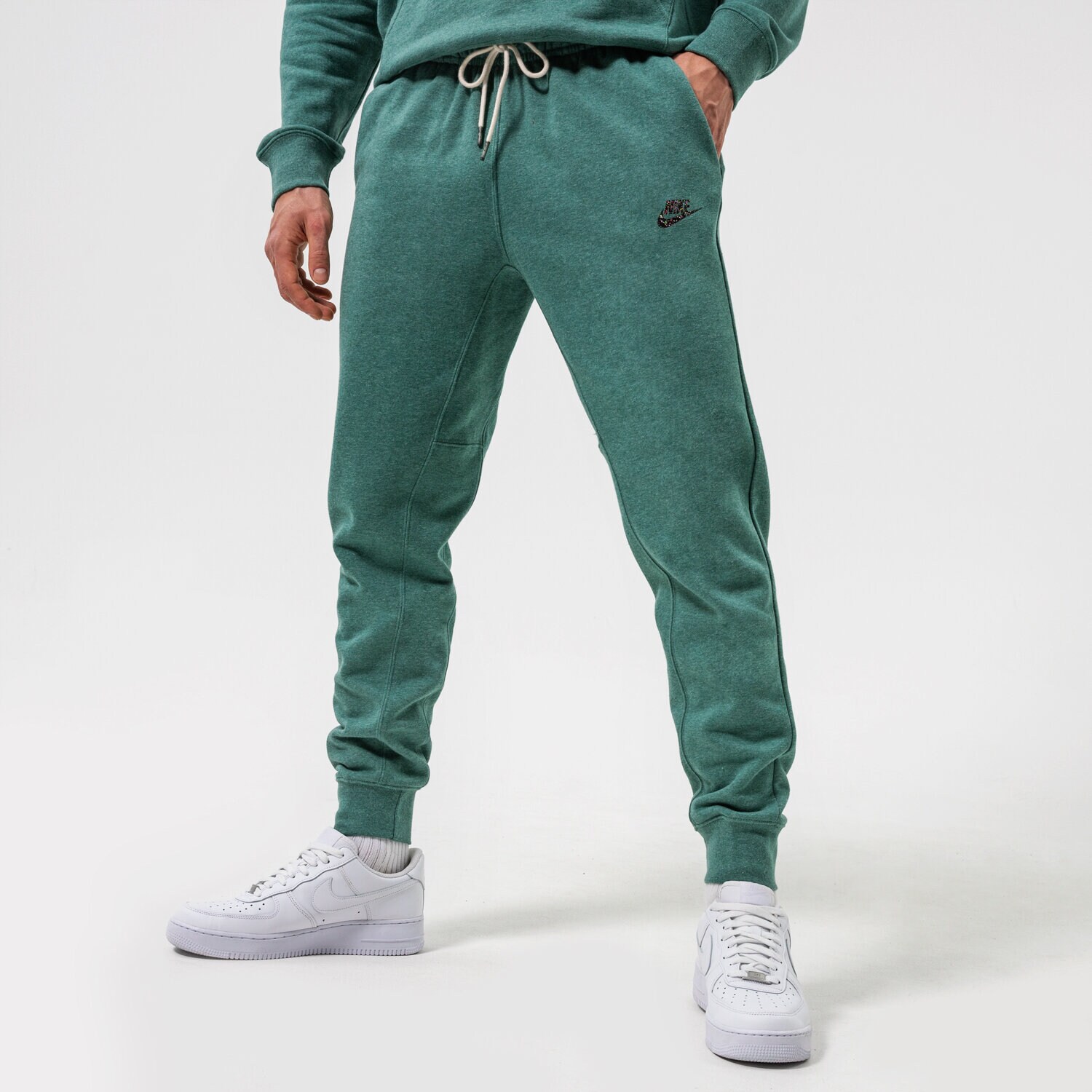 Spodnie sportowe męskie NIKE SPODNIE M NSW SPE+ SB JGGR REVIVAL DH1036-361 ZIELONY