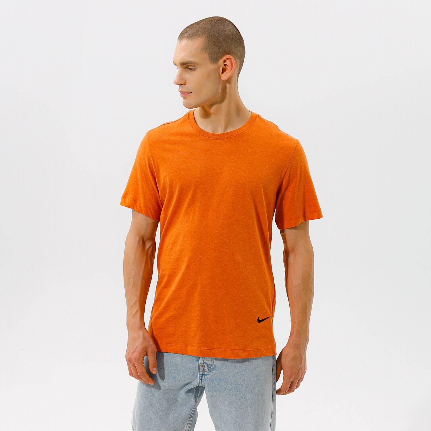 Koszulka, t-shirt sportowy męski NIKE T-SHIRT M NSW TEE SUSTAINABILITY DM2386-816 POMARAŃCZOWY