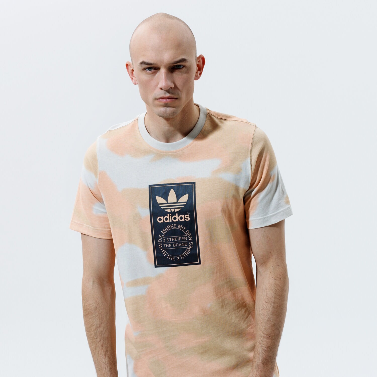 Koszulka, t-shirt sportowy męski ADIDAS T-SHIRT CAMO AOP TONGUE GN1864 MULTICOLOR