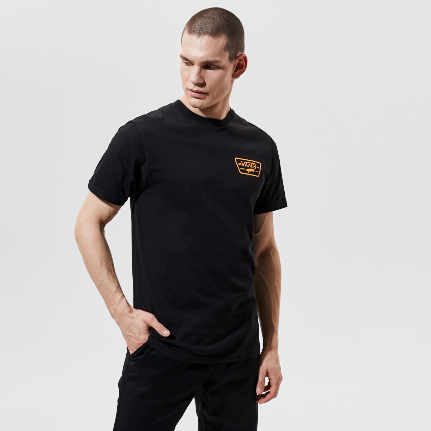 Koszulka, t-shirt sportowy męski VANS T-SHIRT MN FULL PATCH BACK SS BLACK/SAFFRON VN0A3H5KZ4W1 CZARNY