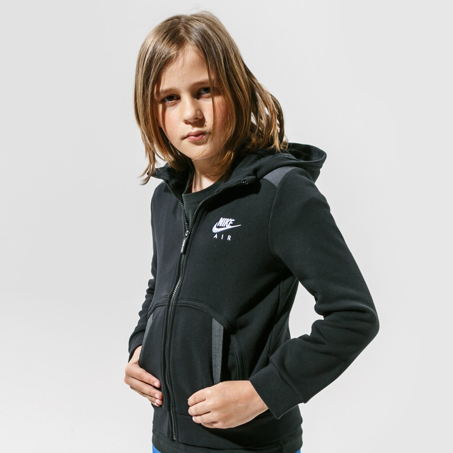 Sportowa bluza dziecięca NIKE BLUZA ROZPINANA Z KAPTUREM AIR DA0699-010 CZARNY