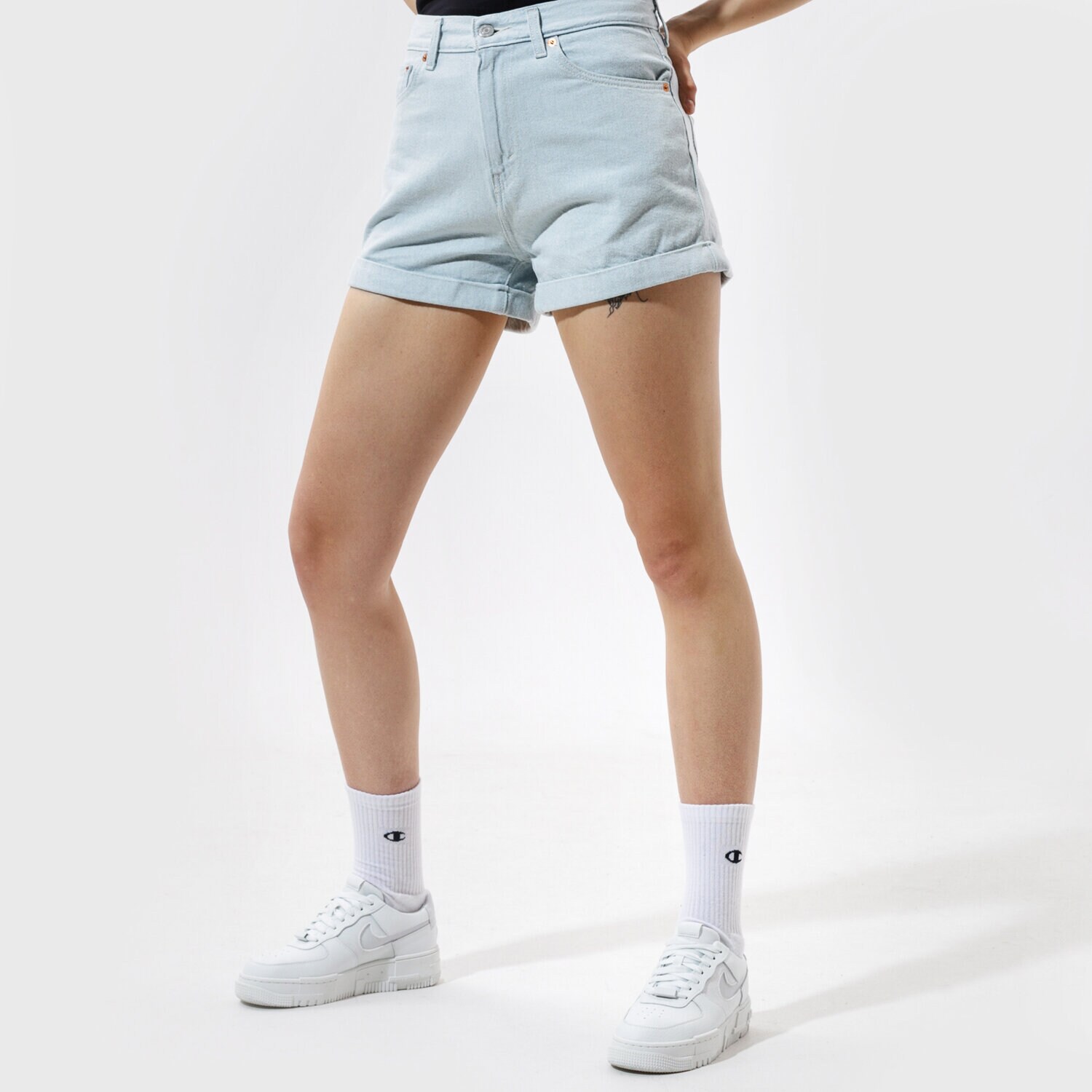 Krótkie spodenki, szorty damskie LEVI'S SPODNIE MOM A LINE SHORT 2 16888-0005 NIEBIESKI