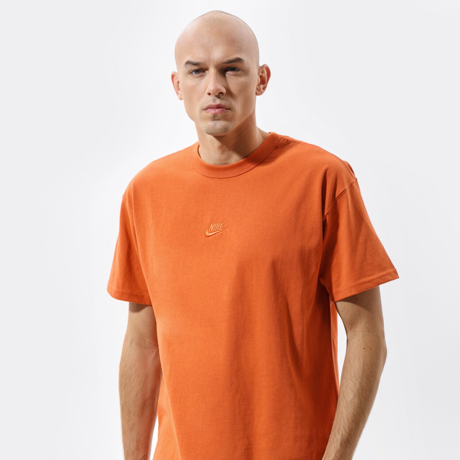 Koszulka, t-shirt sportowy męski NIKE T-SHIRT SPORTSWEAR DB3193-812 POMARAŃCZOWY