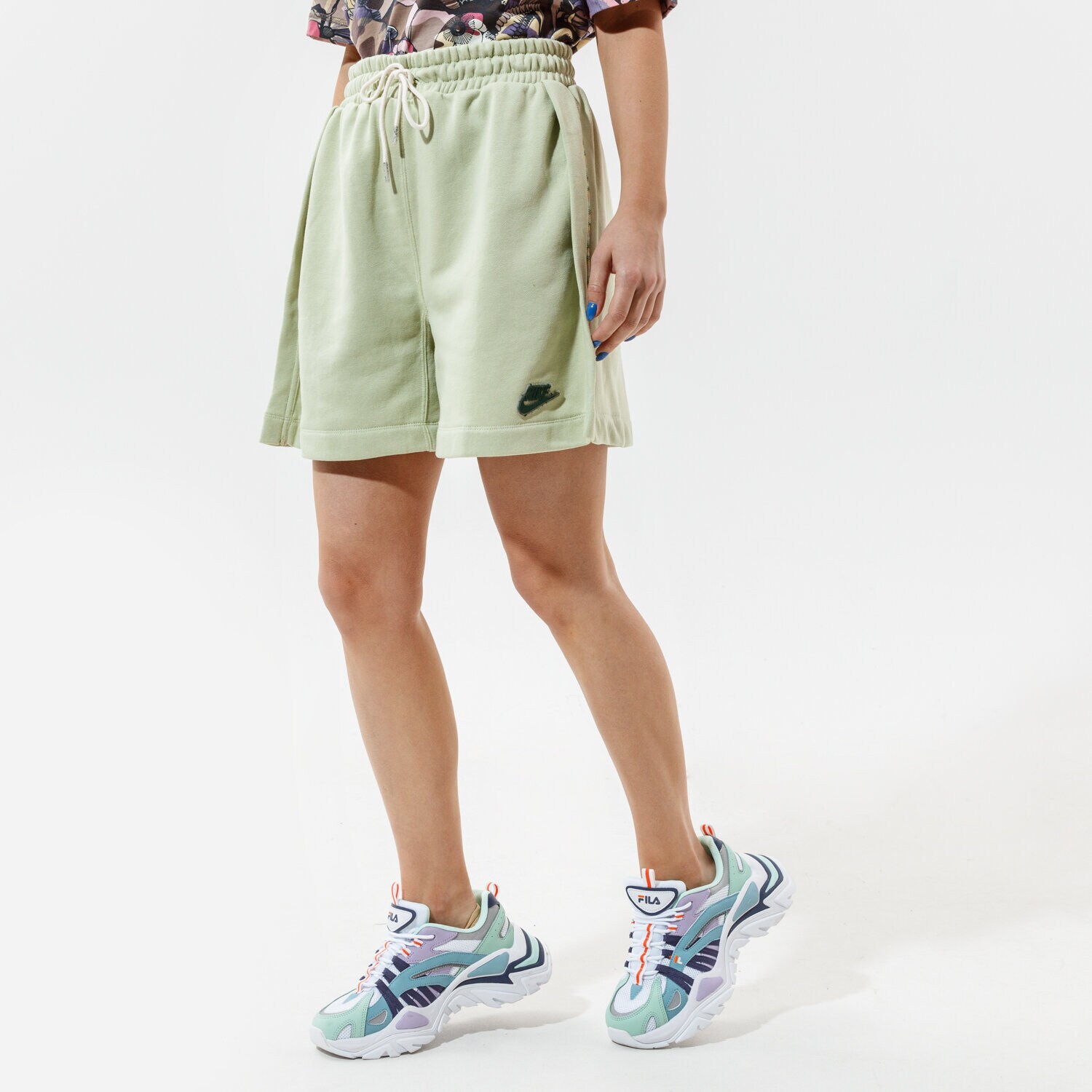 Krótkie spodenki, szorty damskie NIKE SZORTY W NSW SHORT EARTH DAY FT CZ9249-371 ZIELONY