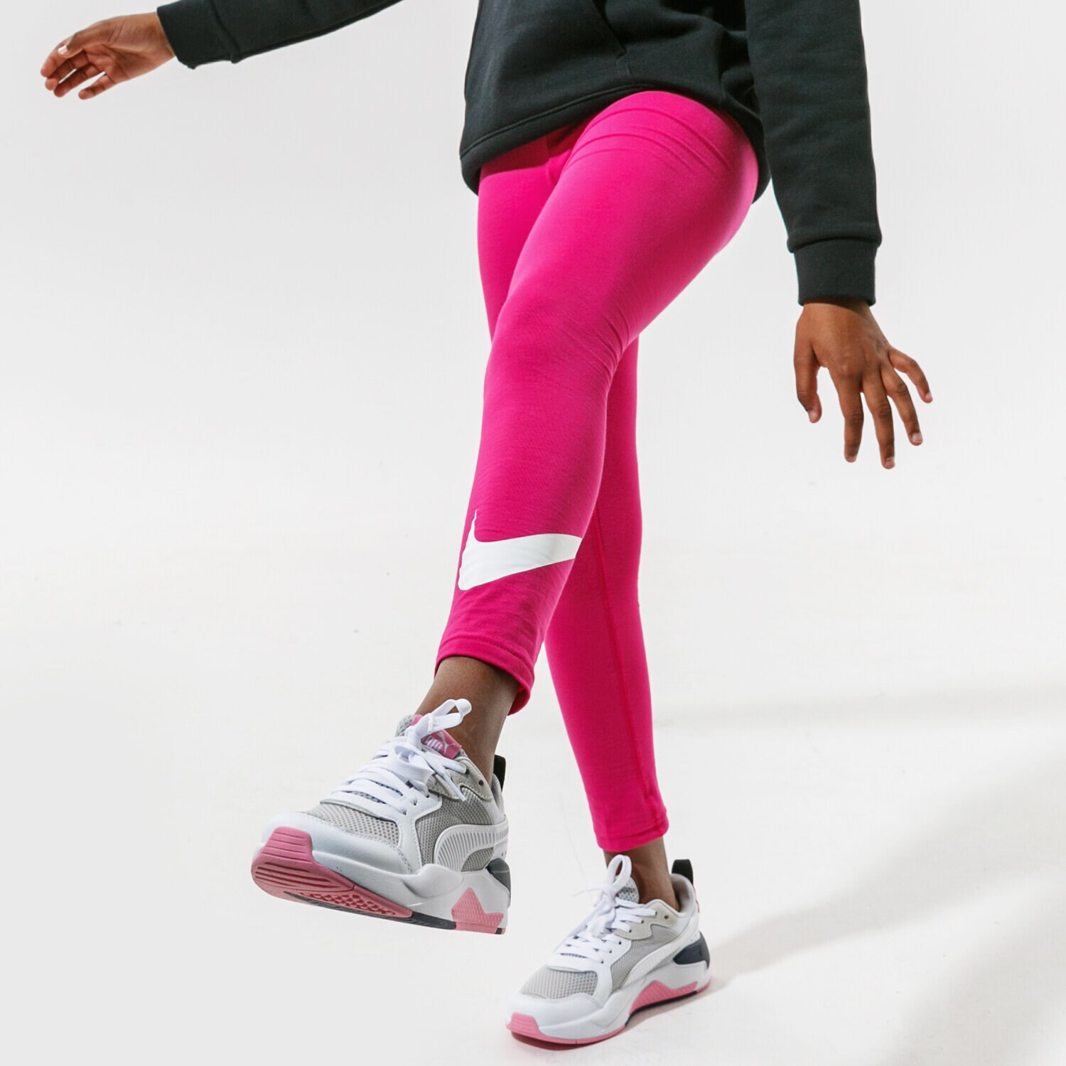 Sportowe spodnie dziecięce NIKE LEGGINGS SPORTSWEAR AR4076-615 RÓŻOWY