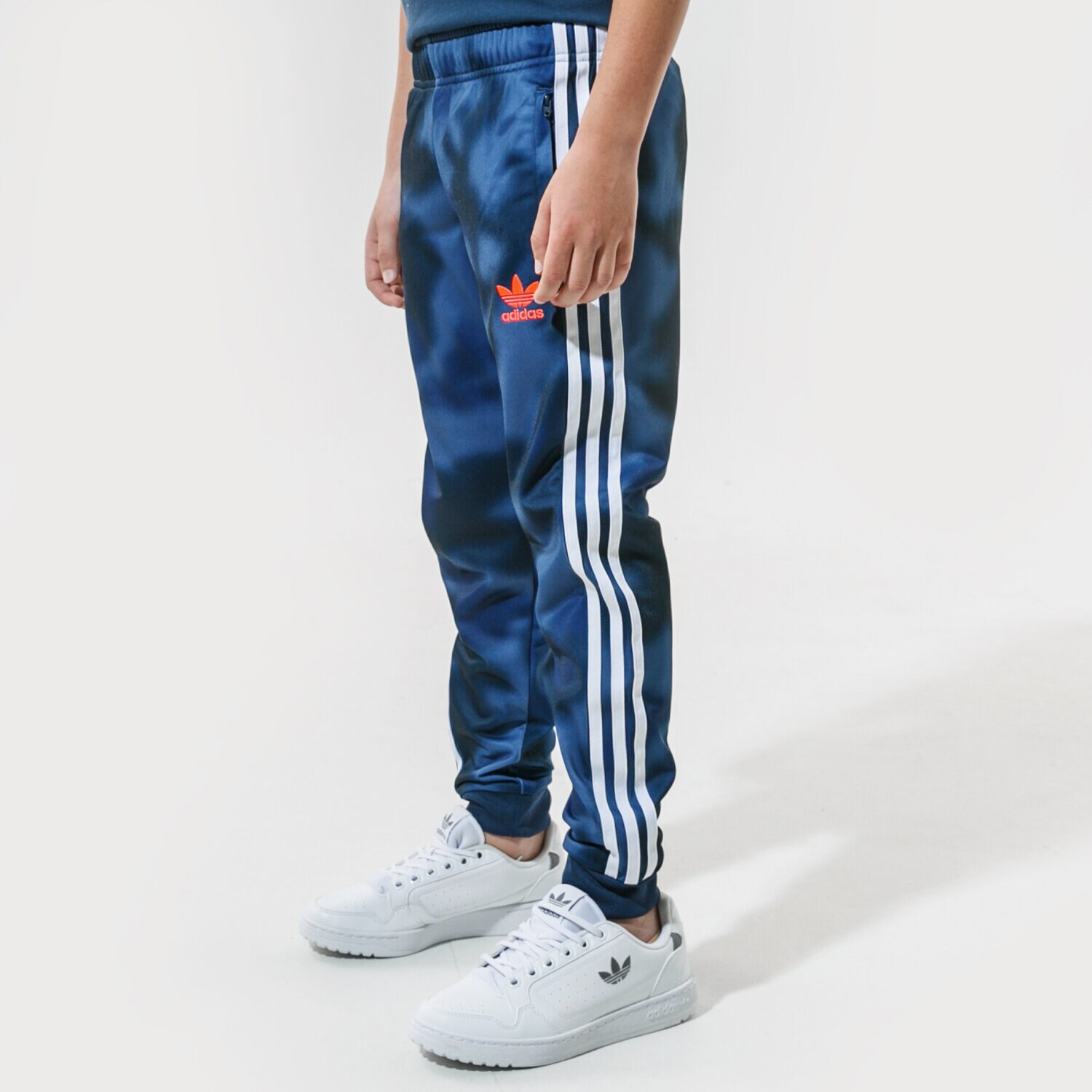 Sportowe spodnie dziecięce ADIDAS SPODNIE SST PANT MM GN4129 GRANATOWY