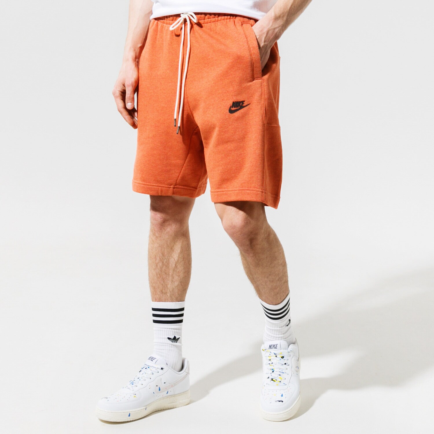 Krótkie spodenki, szorty męskie NIKE SZORTY SPORTSWEAR DA0688-812 POMARAŃCZOWY
