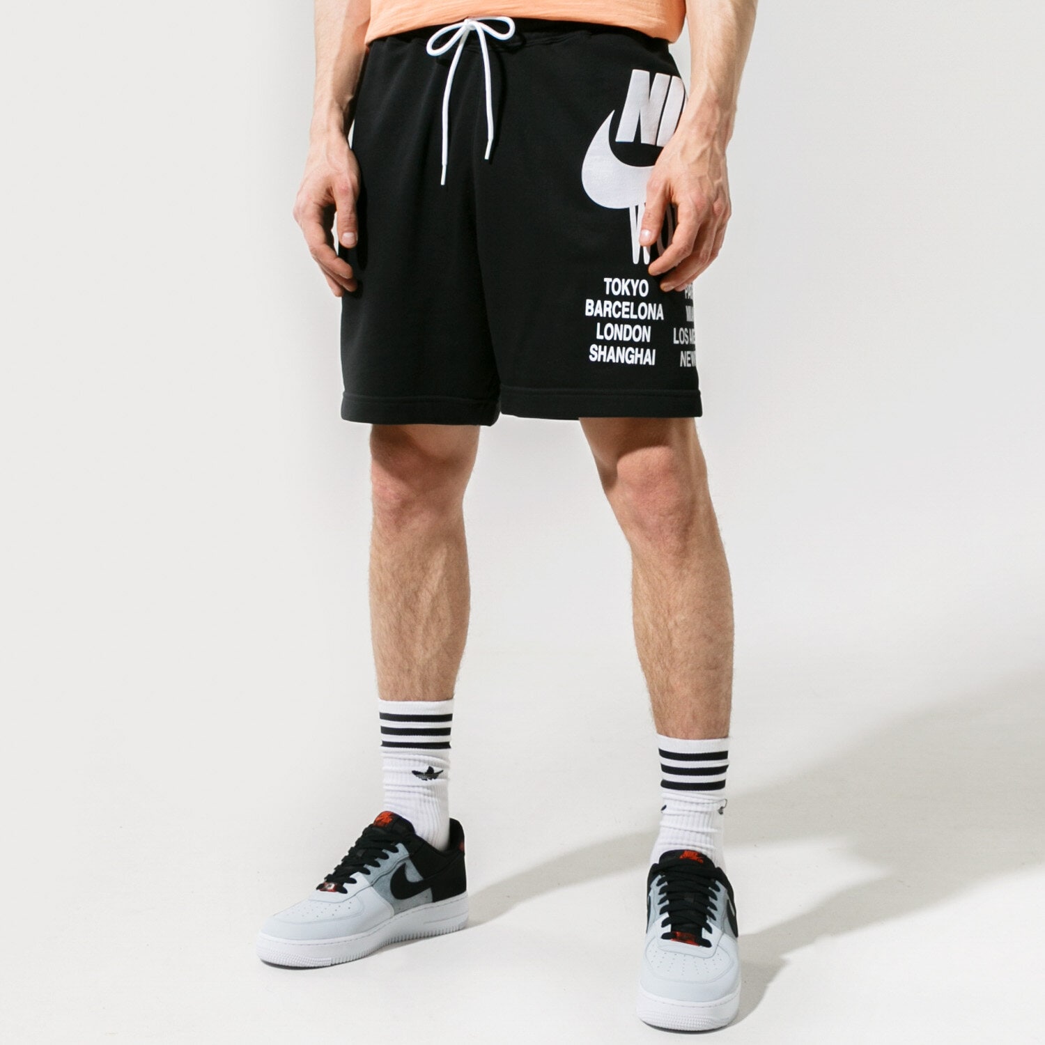 Krótkie spodenki, szorty męskie NIKE SZORTY SPORTSWEAR DA0645-010 CZARNY