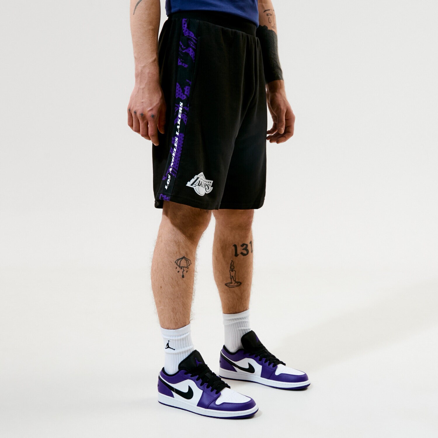 Krótkie spodenki, szorty męskie NEW ERA SZORTY NBA PRINT PANEL LAKERS 12720121 CZARNY