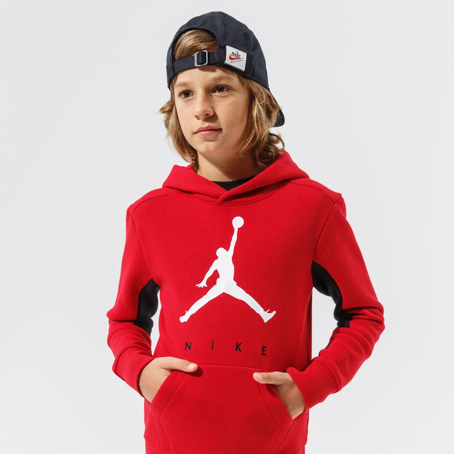 Sportowa bluza dziecięca JORDAN BLUZA Z KAPTUREM JUMPMAN BY NIKE PO BOY 95A675-R78 CZERWONY