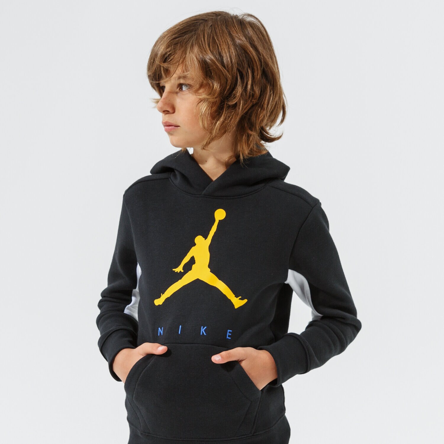 Sportowa bluza dziecięca JORDAN BLUZA Z KAPTUREM JUMPMAN BY NIKE PO BOY 95A675-023 CZARNY