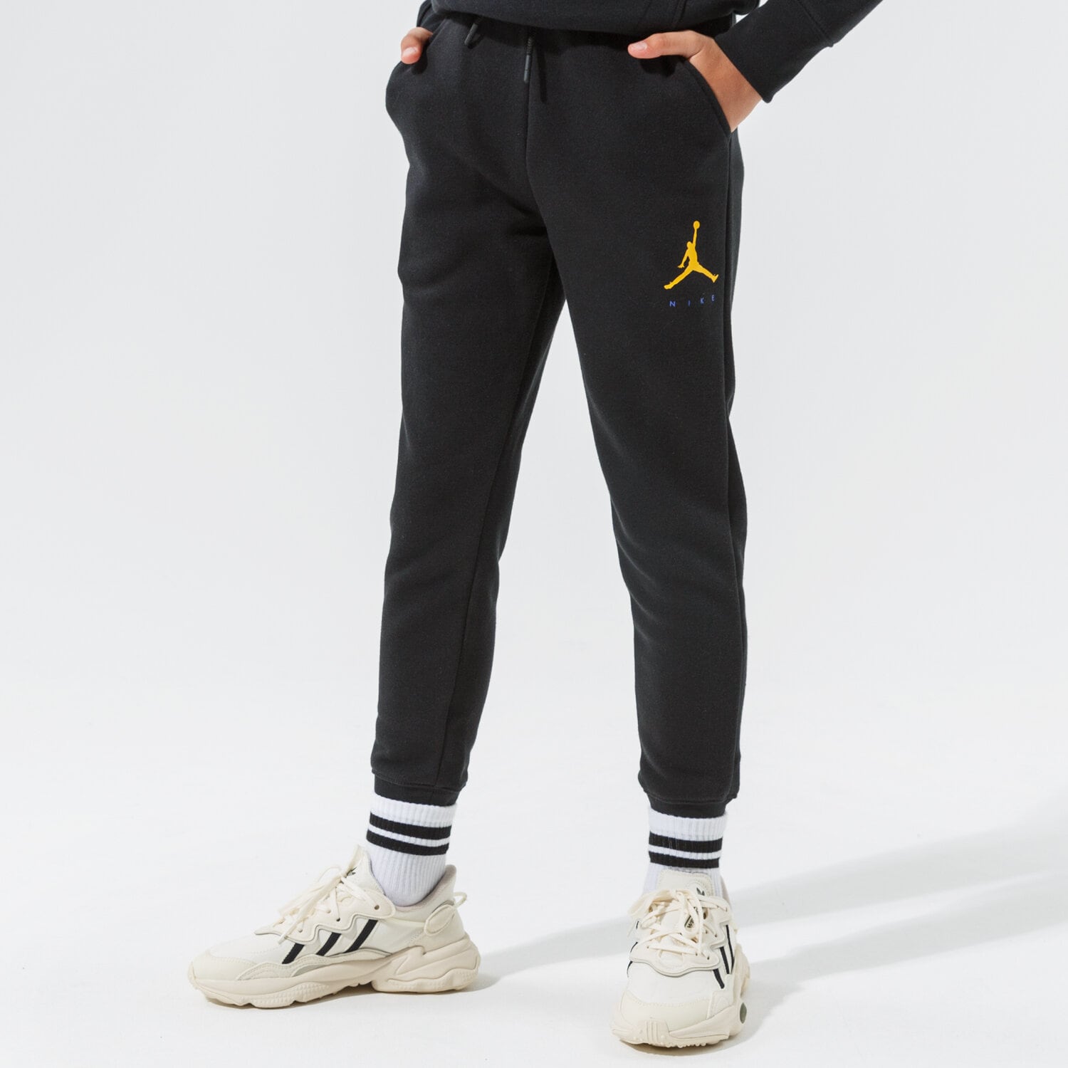 Sportowe spodnie dziecięce JORDAN SPODNIE JUMPMAN BY NIKE PANT BOY 95A678-023 CZARNY