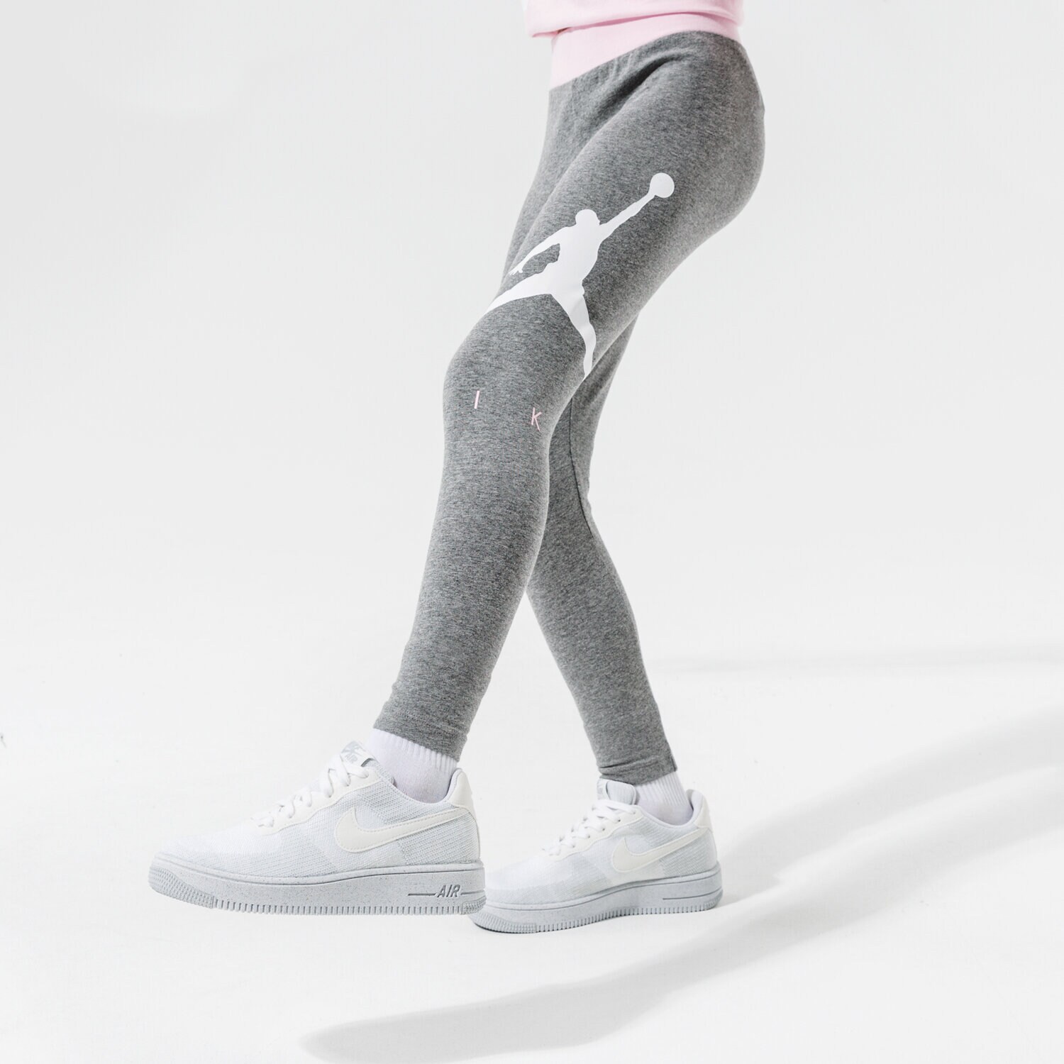 Sportowe spodnie dziecięce JORDAN LEGGINGS JUMPMAN BY NIKE LEGGING GIRL 45A762-GEH SZARY