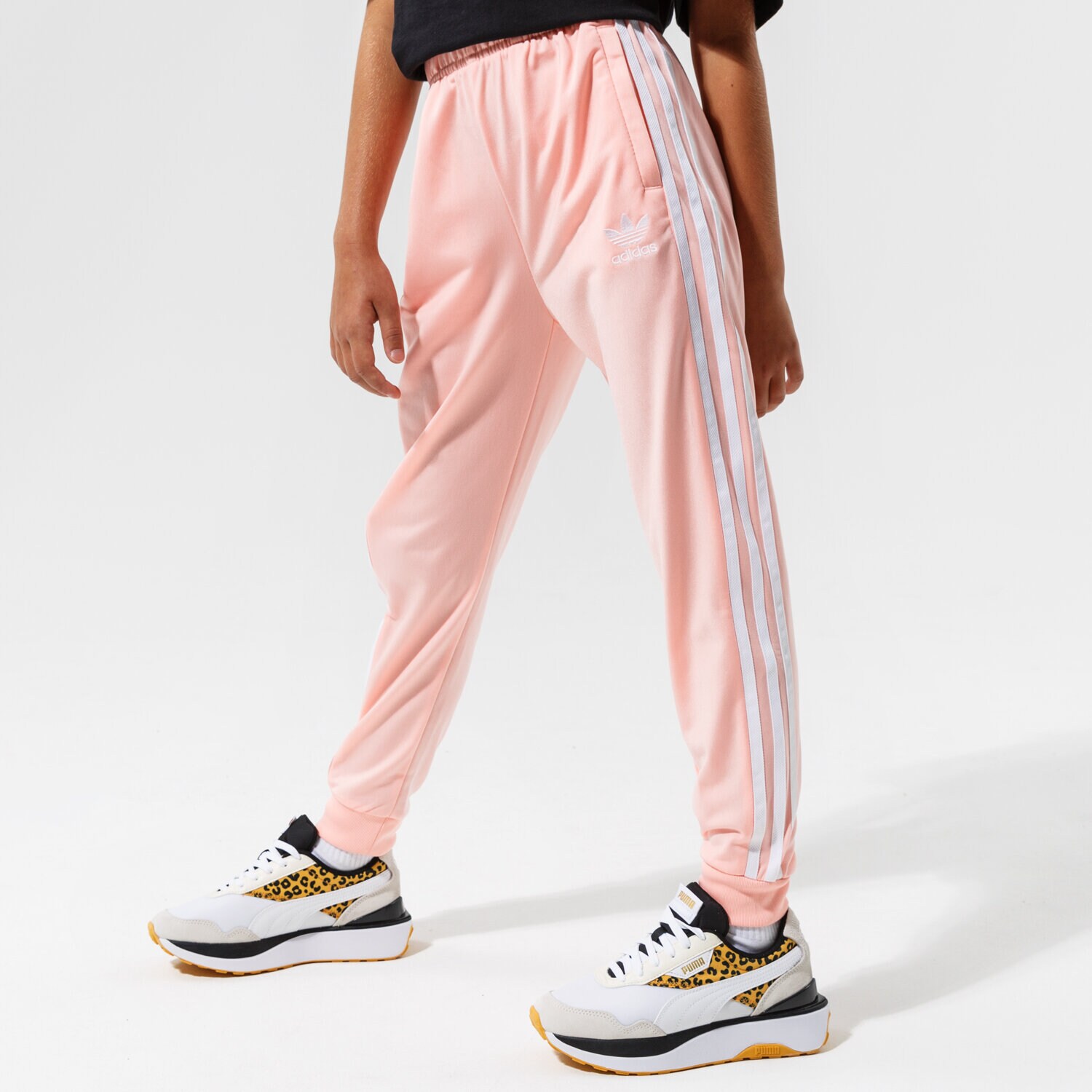 Sportowe spodnie dziecięce ADIDAS SPODNIE SST TRACK PANTS GIRL H37870 RÓŻOWY