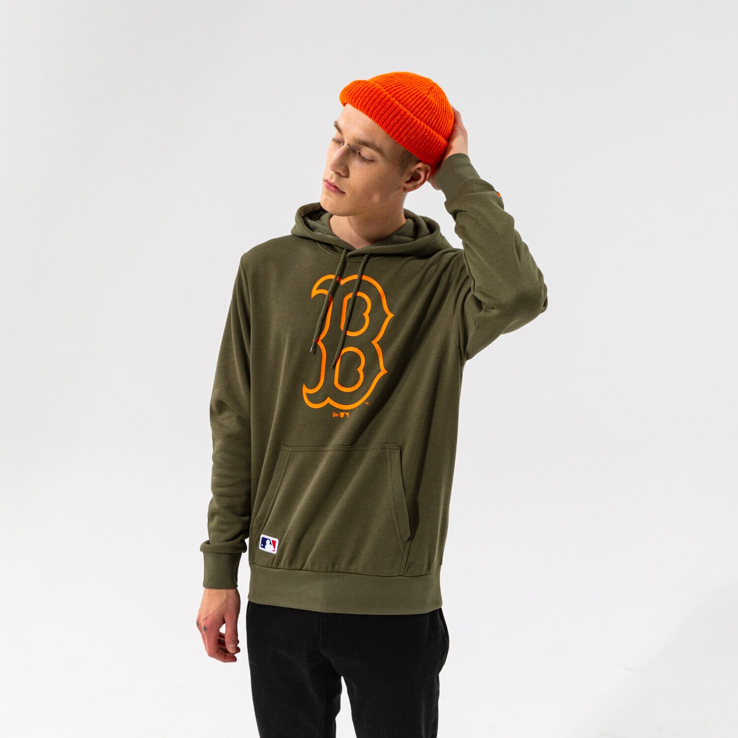 Bluza męska NEW ERA BLUZA Z KAPTUREM MLB SEASNL TEAM LOGO HOODY BOSRED N 12827240 KHAKI