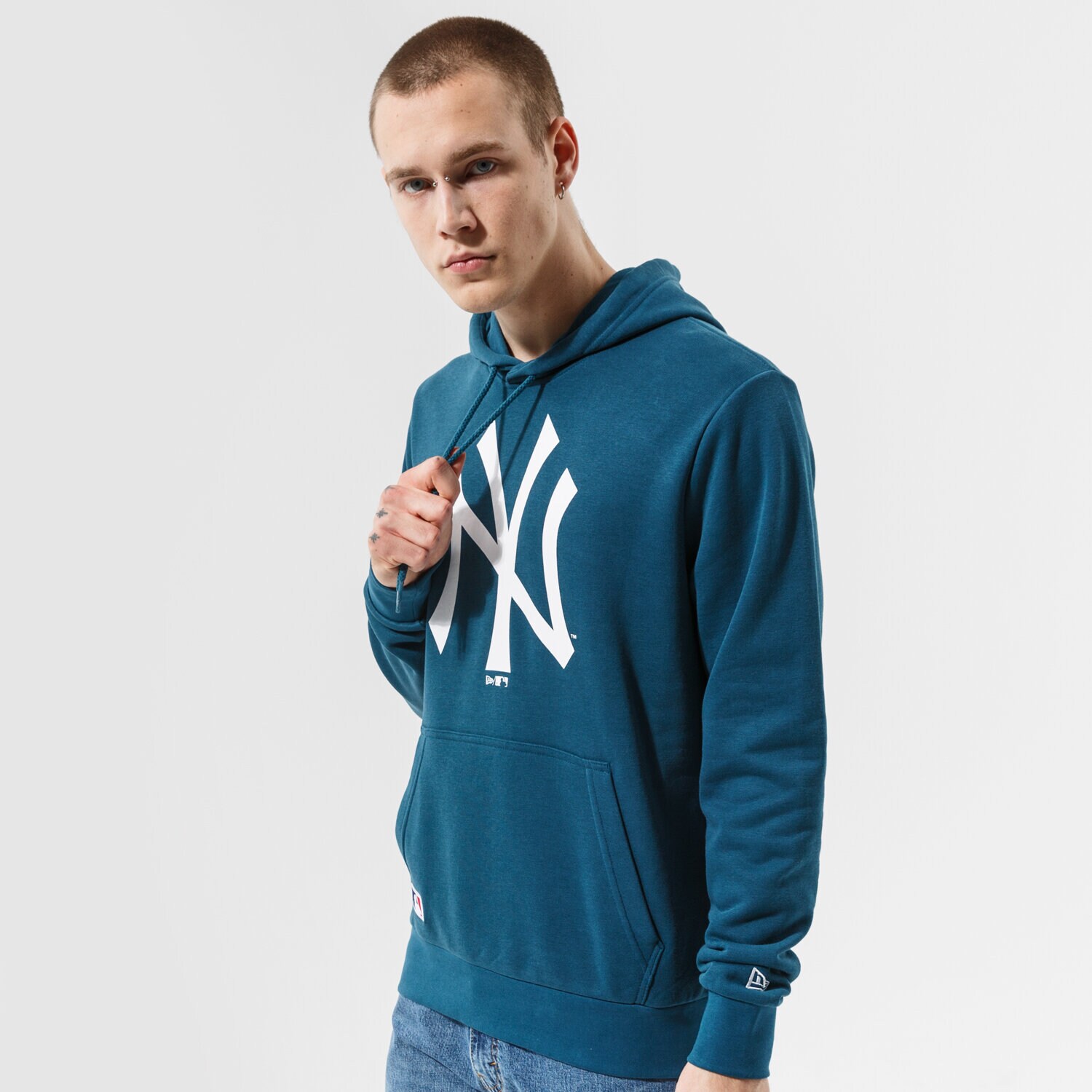 Bluza męska NEW ERA BLUZA Z KAPTUREM MLB SEASNL TEAM LOGO HOODY NEYYAN C 12827234 NIEBIESKI