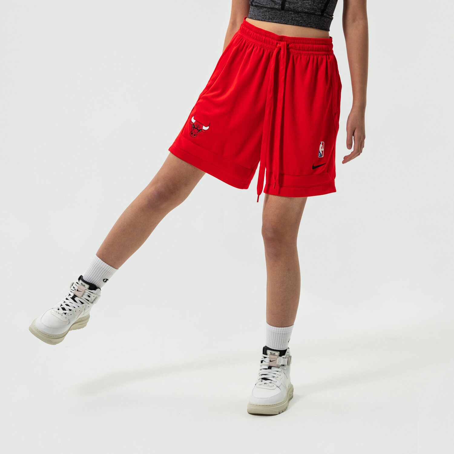 Krótkie spodenki, szorty damskie NIKE SZORTY CHI W NK SHRT CRSSVR CTS 75 NBA DB1361-657 CZERWONY