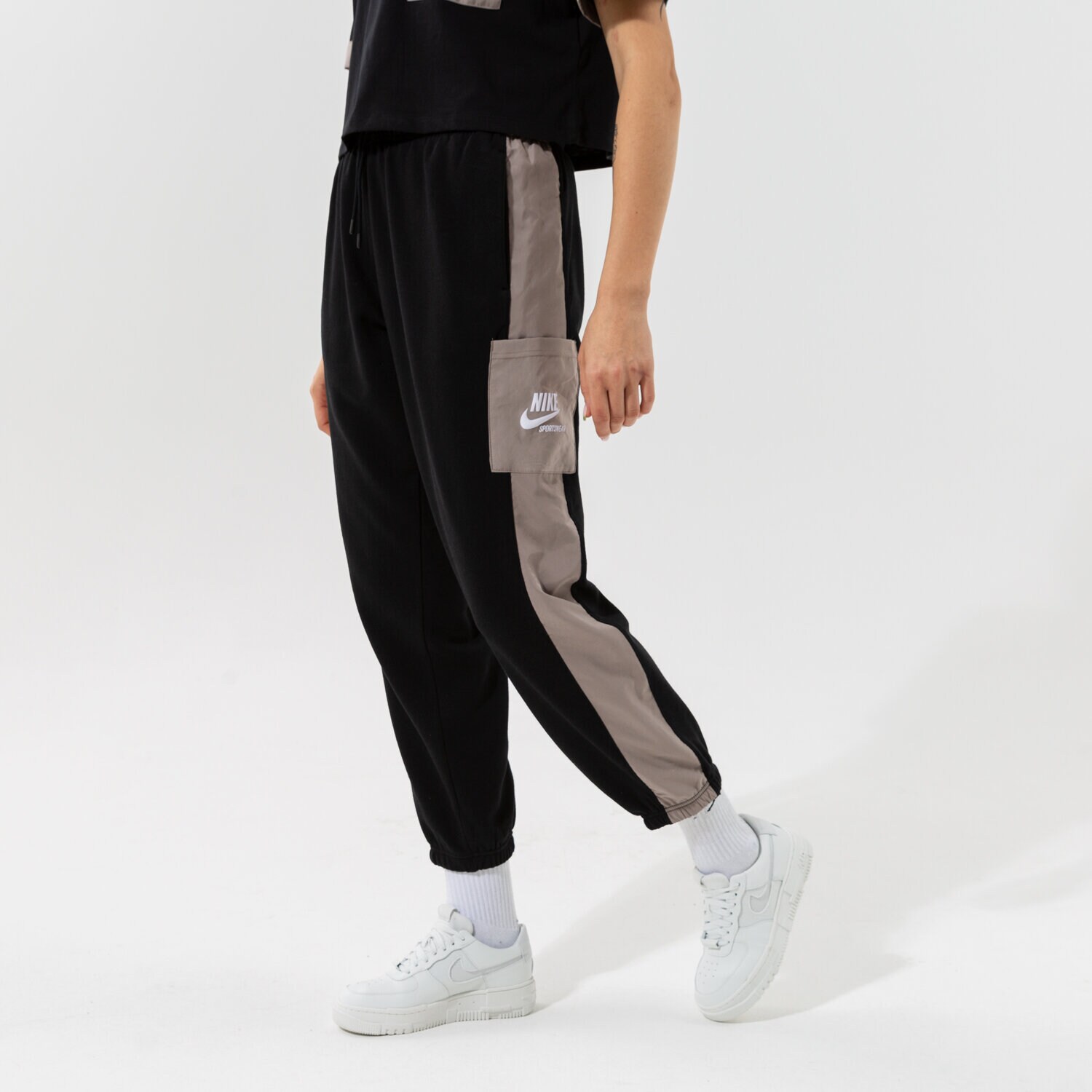 Spodnie sportowe damskie NIKE SPODNIE W NSW FLC MR JGGR HTG DD5679-010 CZARNY