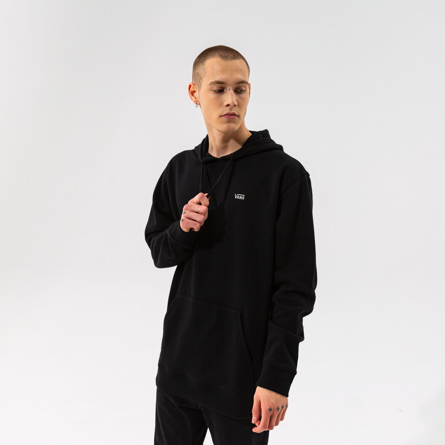 Bluza męska VANS BLUZA Z KAPTUREM BASIC PULLOVER FLEECE VN0A3HQ2BLK1 CZARNY