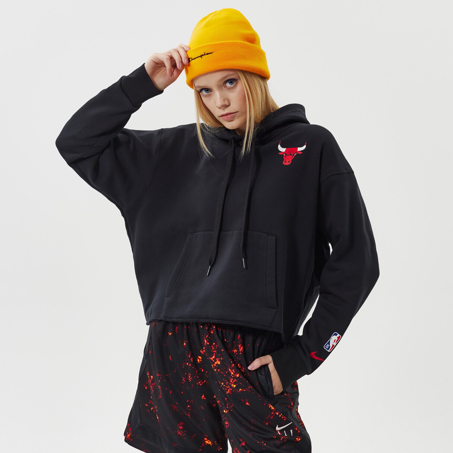 Bluza damska NIKE BLUZA Z KAPTUREM CHI W NK PO FLC ESSNTL NBA DB1456-010 CZARNY