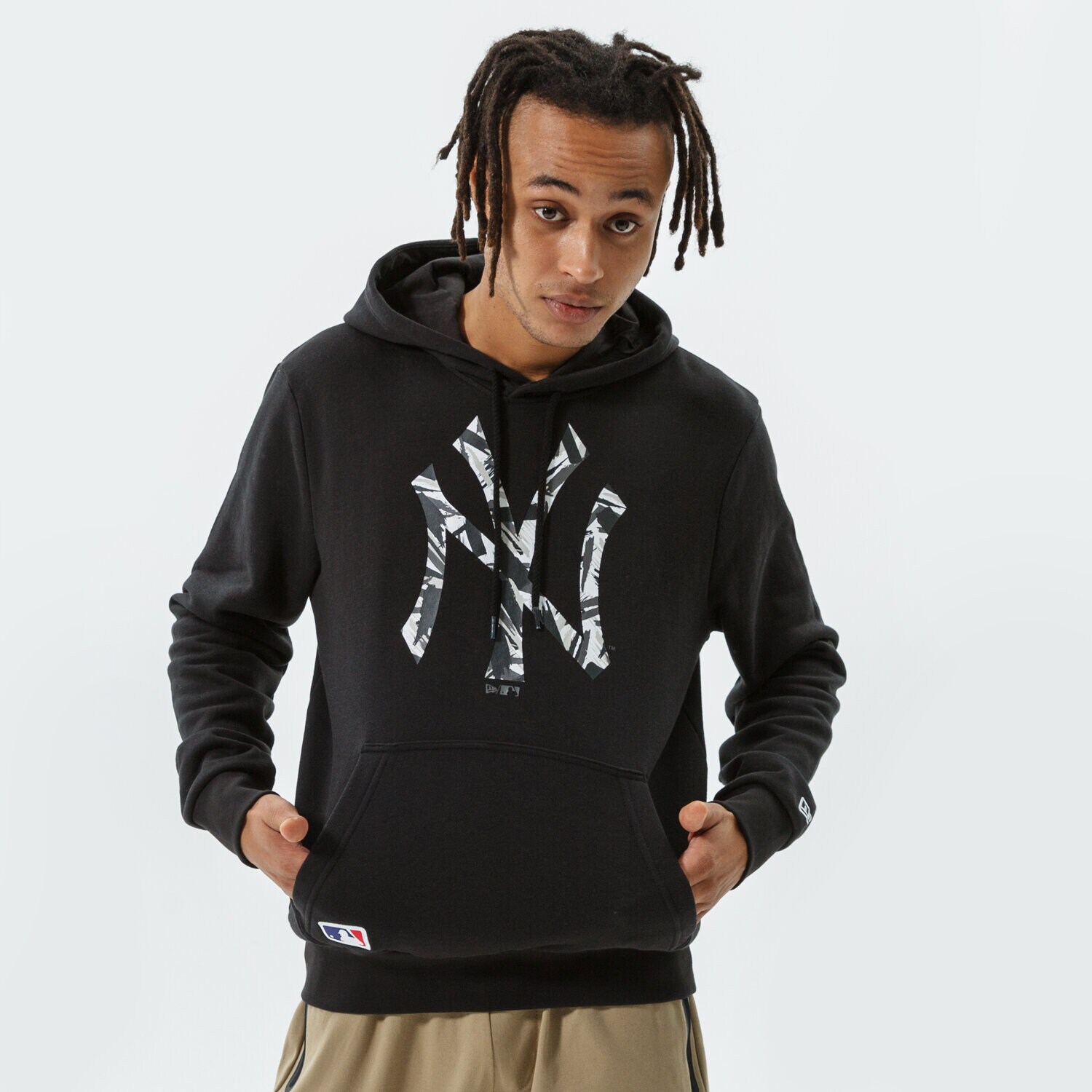 Bluza męska NEW ERA BLUZA Z KAPTUREM MLB CAMO INFILL PO HOODY NEYYAN BLK 12827258 CZARNY
