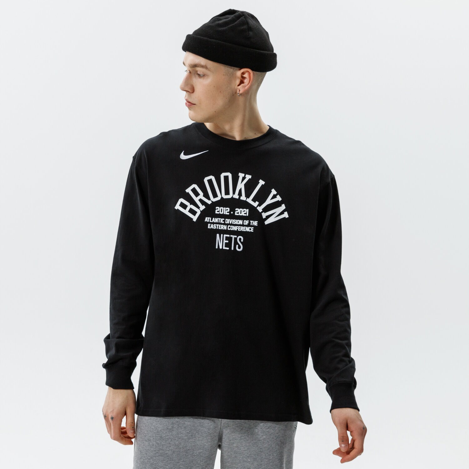 Koszulka, t-shirt sportowy męski NIKE T-SHIRT BKN M NK CTS TM ELMNT LS TEE NBA DA5887-010 CZARNY