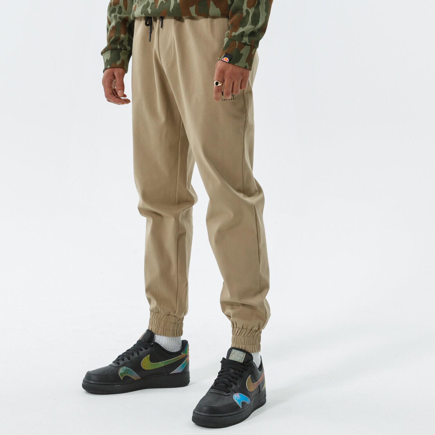 Spodnie sportowe męskie CONFRONT SPODNIE TECH CITY PANTS BEIGE CF321SPM25001 BEŻOWY