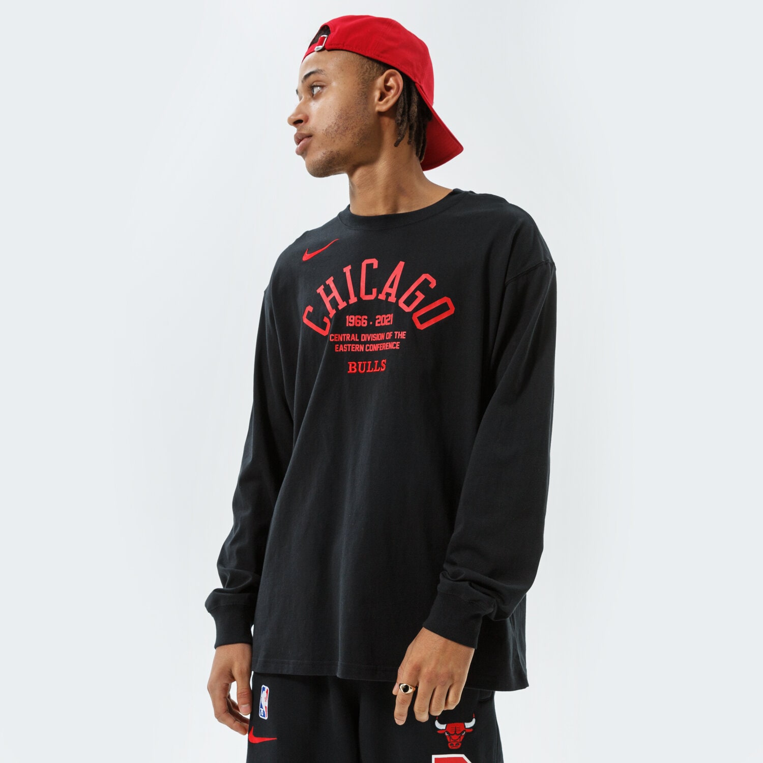 Koszulka, t-shirt sportowy męski NIKE T-SHIRT CHI M NK CTS TM ELMNT LS TEE NBA DA5891-010 CZARNY