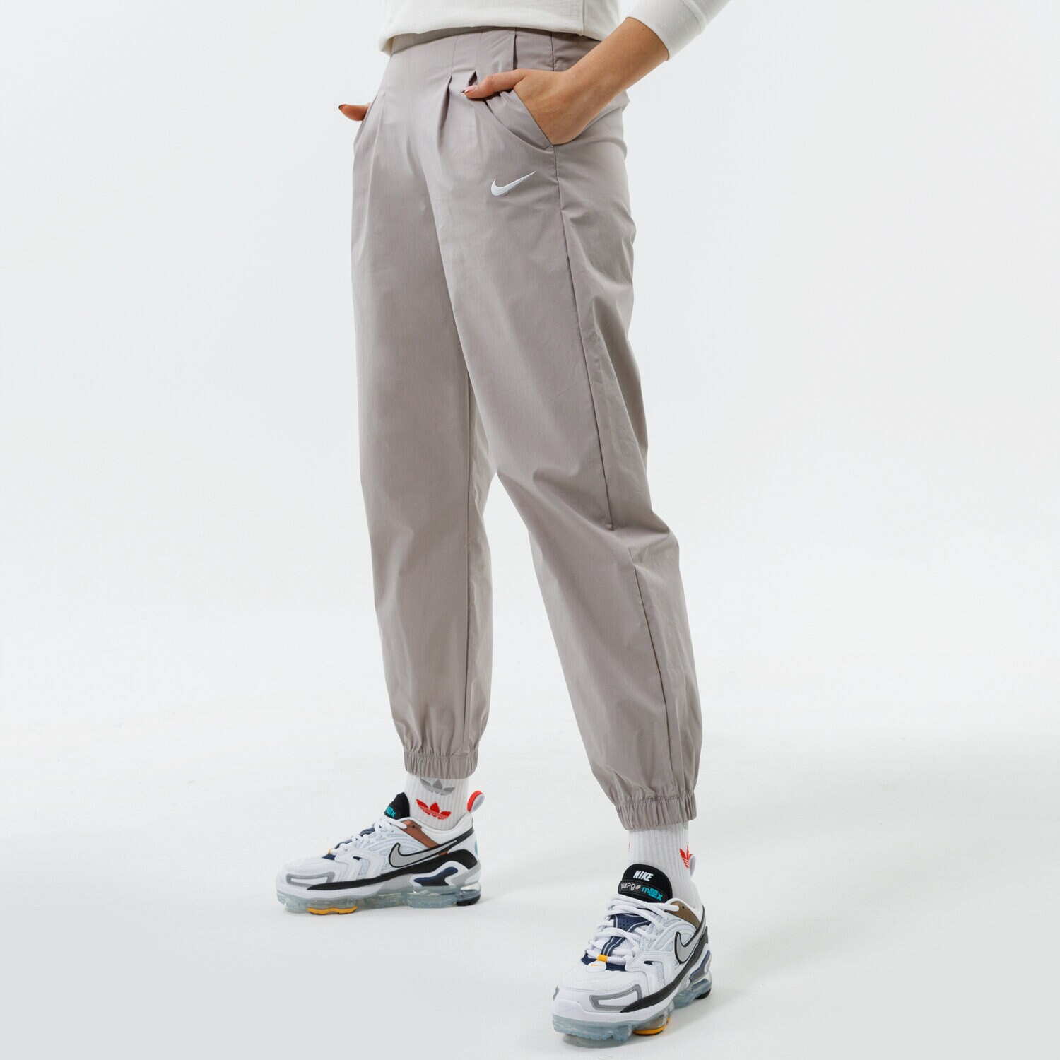 Spodnie sportowe damskie NIKE SPODNIE W NSW ICN CLSH WVN HR JGGR DD5048-033 SZARY